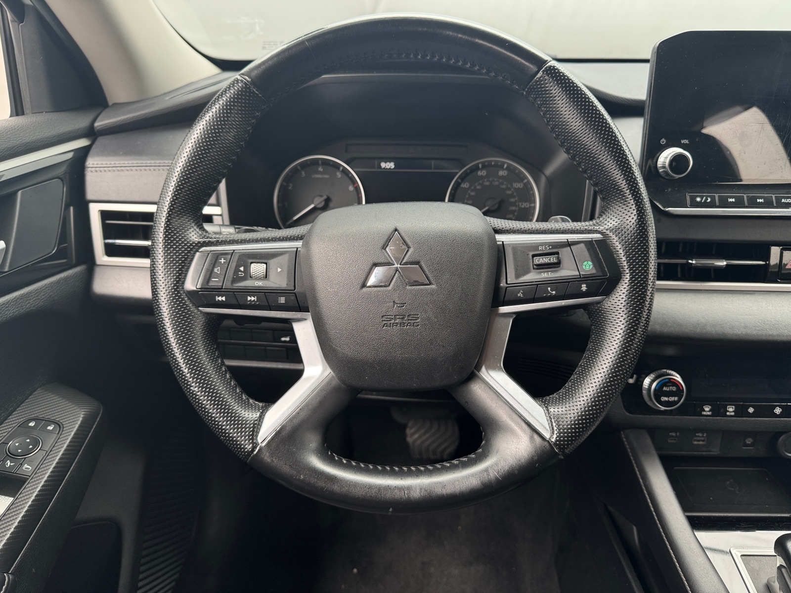Thumbnail: 2024 Mitsubishi Outlander - 4