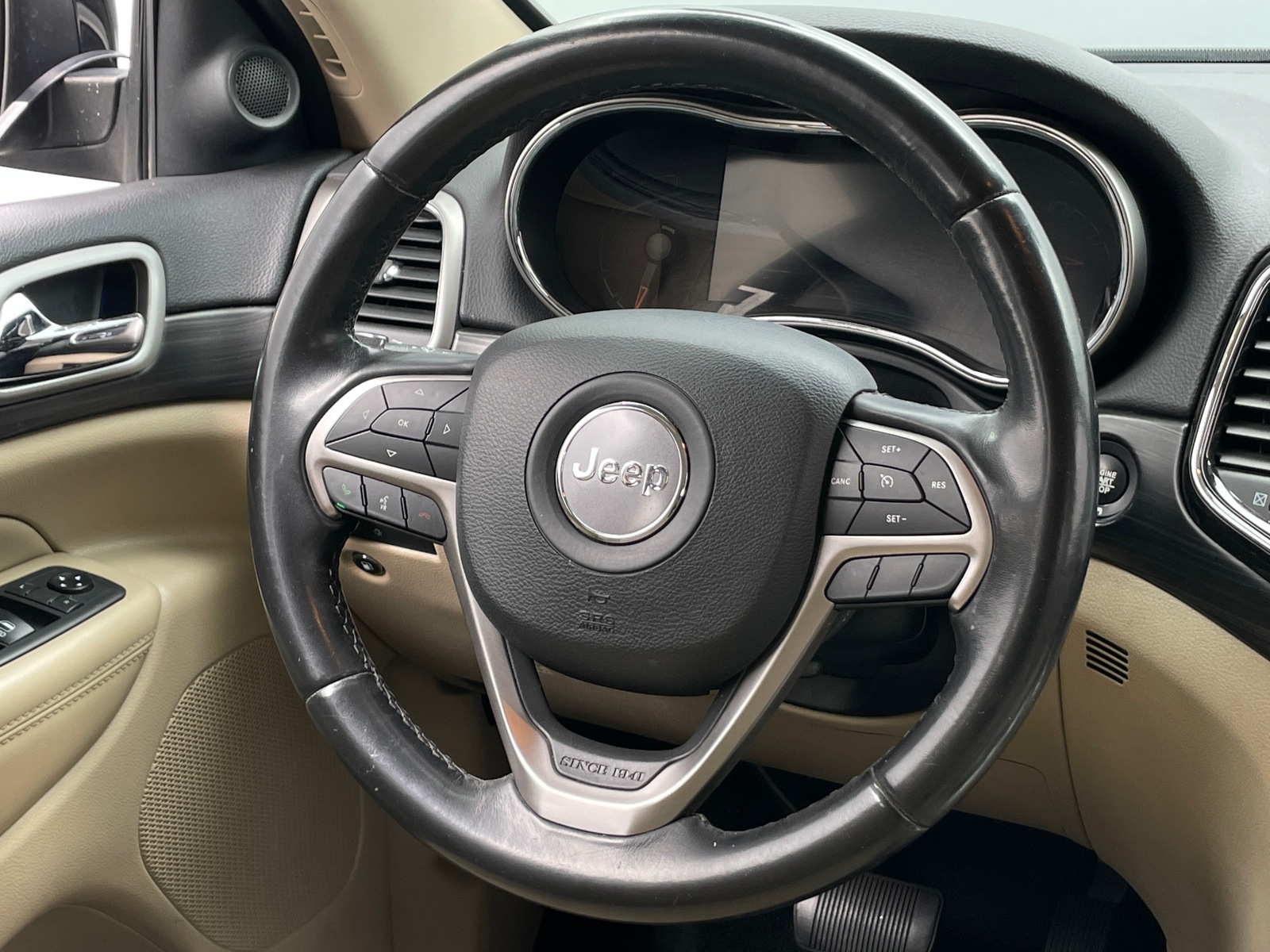 Thumbnail: 2019 Jeep Grand Cherokee - 5