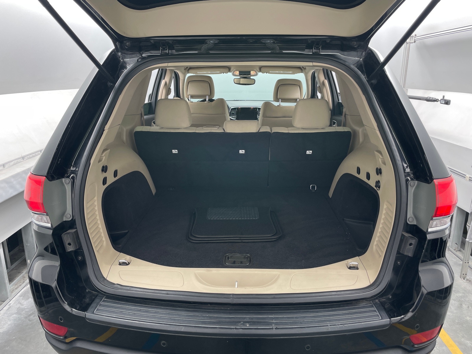 Thumbnail: 2019 Jeep Grand Cherokee - 7