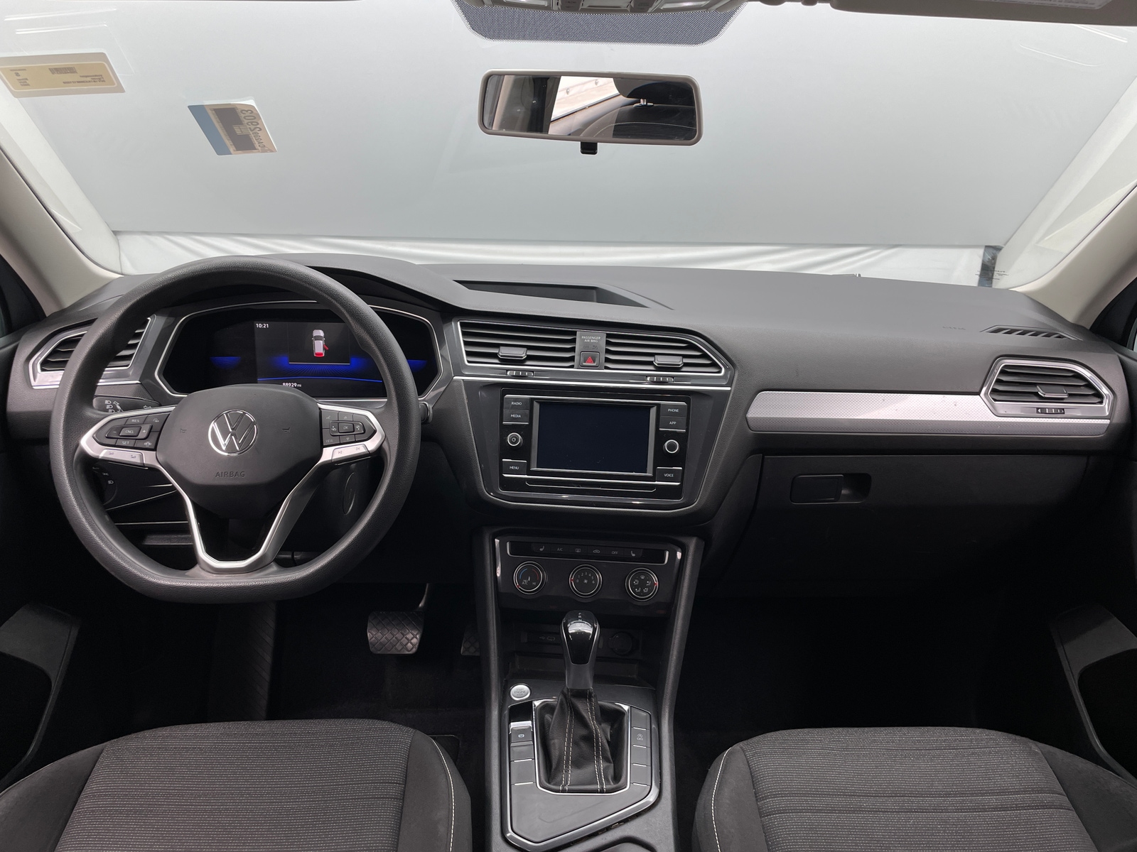 Thumbnail: 2022 Volkswagen Tiguan - 3