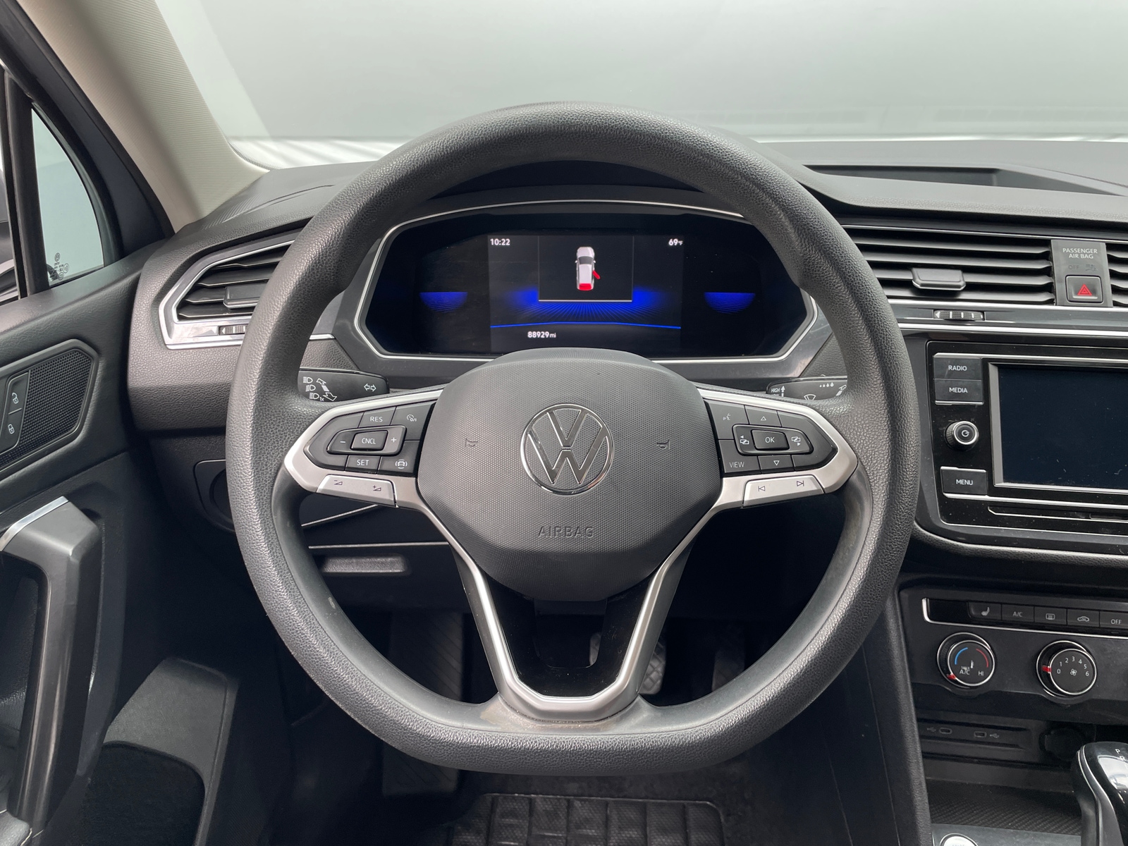 Thumbnail: 2022 Volkswagen Tiguan - 5