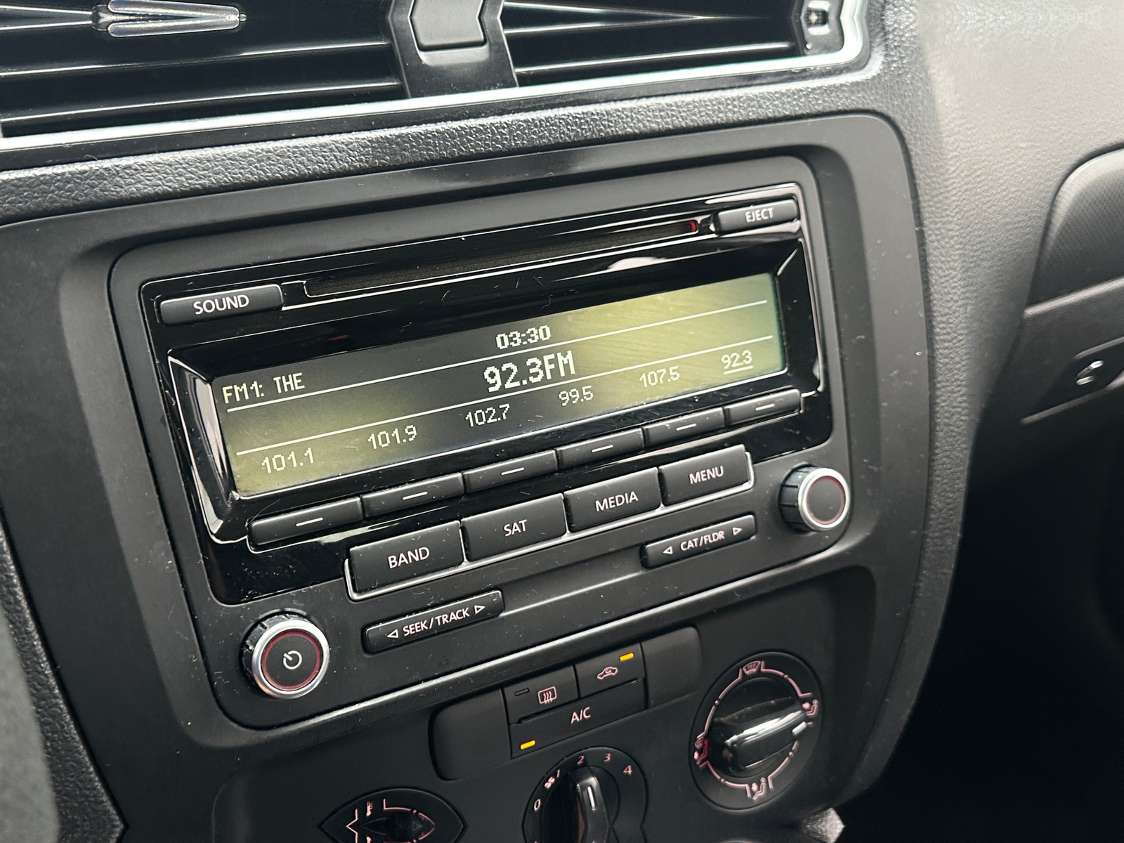 Thumbnail: 2014 Volkswagen Jetta - 4
