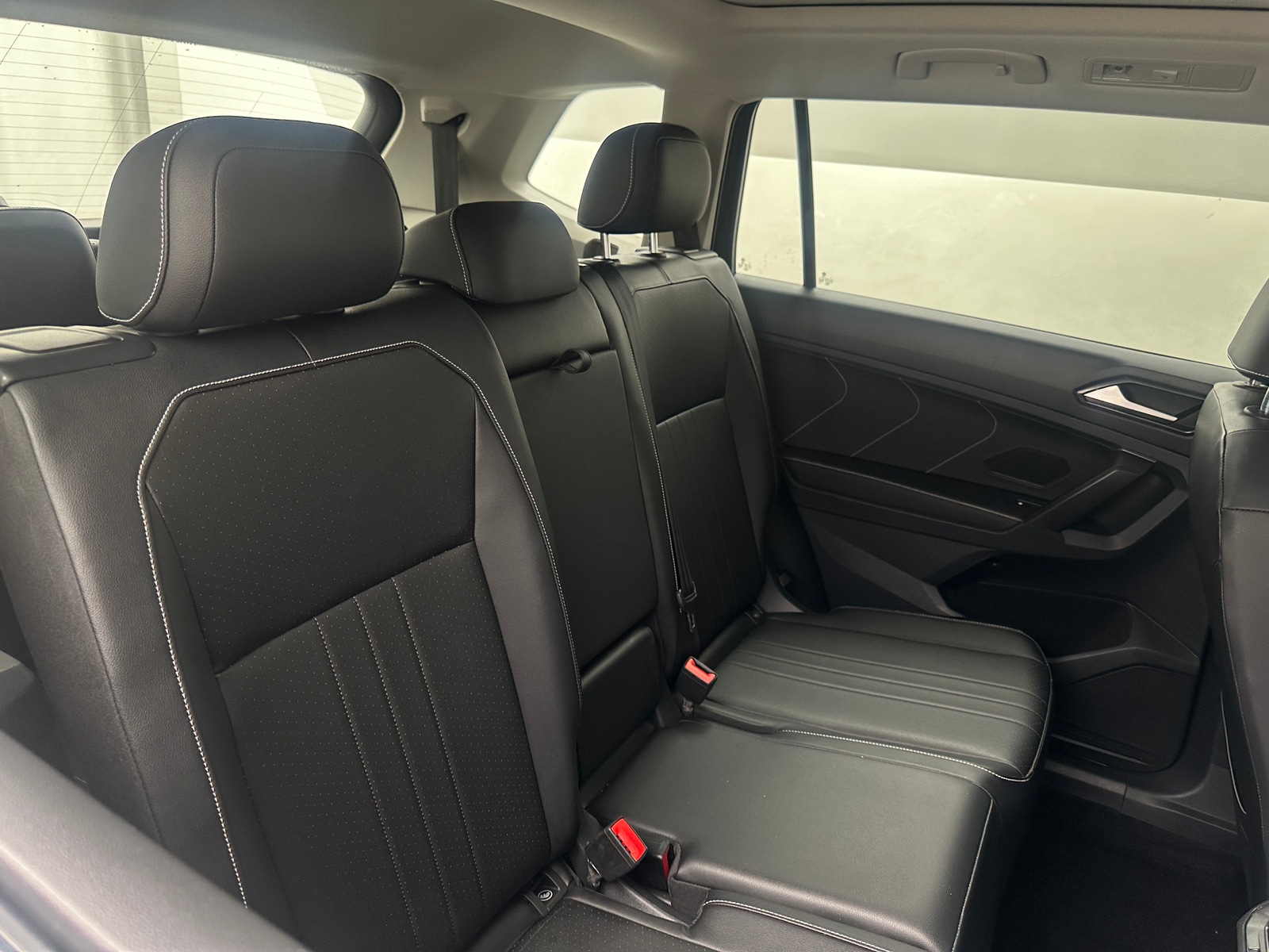 Thumbnail: 2022 Volkswagen Tiguan - 5
