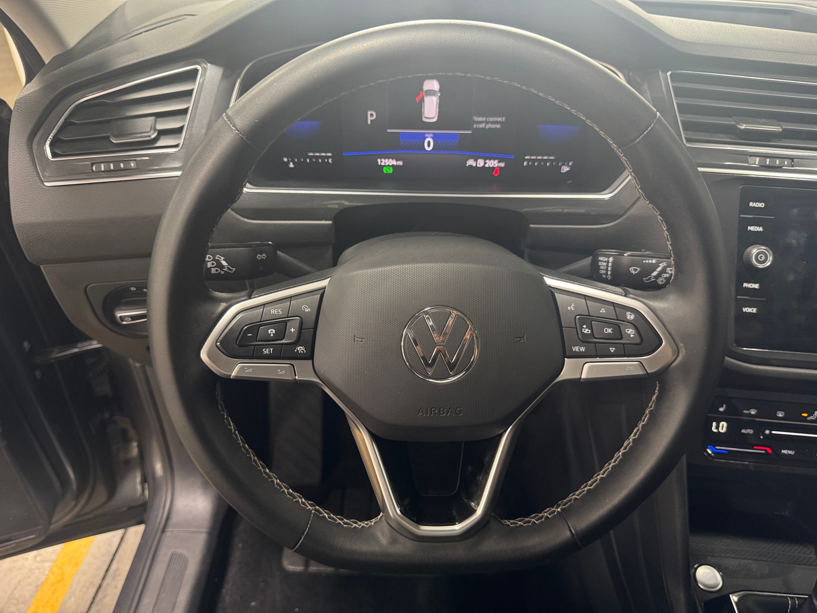 Thumbnail: 2022 Volkswagen Tiguan - 4