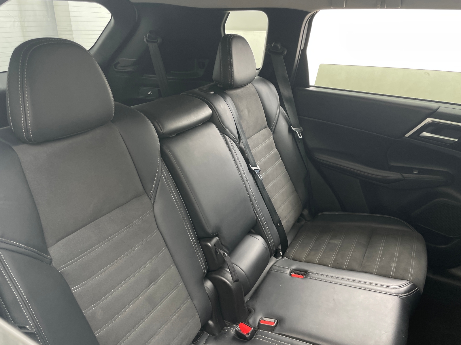 Thumbnail: 2024 Mitsubishi Outlander - 5