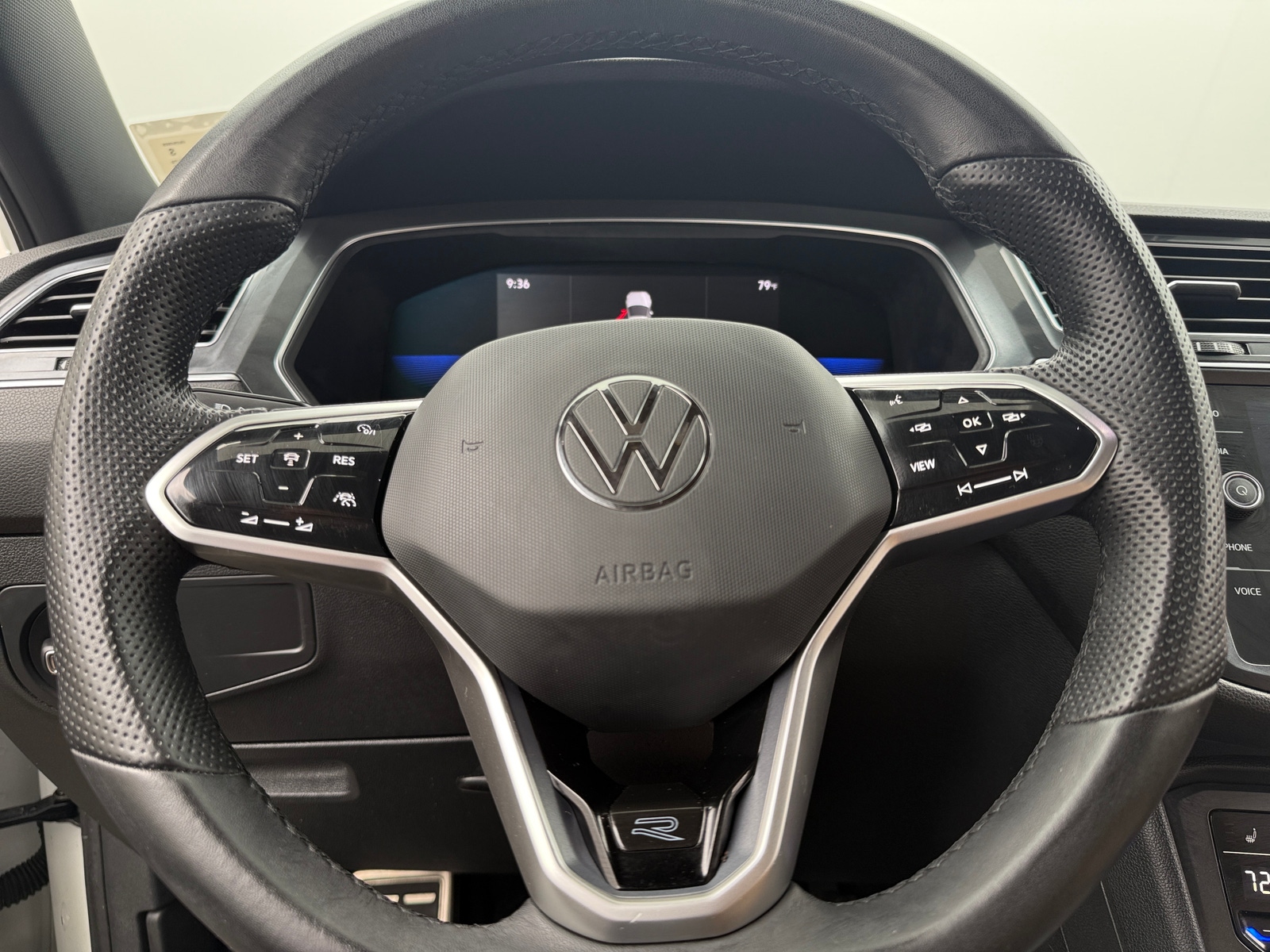 Thumbnail: 2022 Volkswagen Tiguan - 4