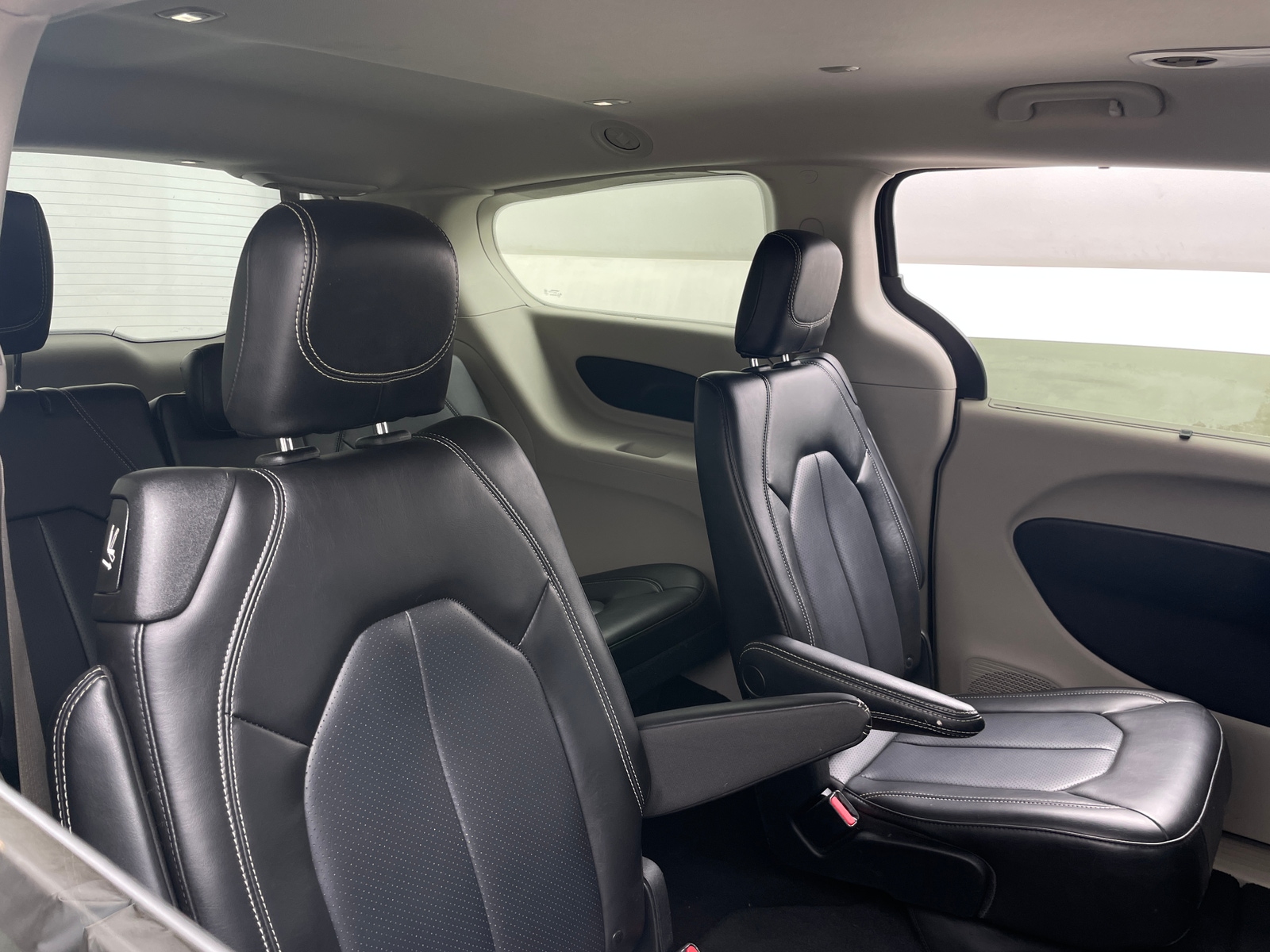 Thumbnail: 2023 Chrysler Pacifica - 5