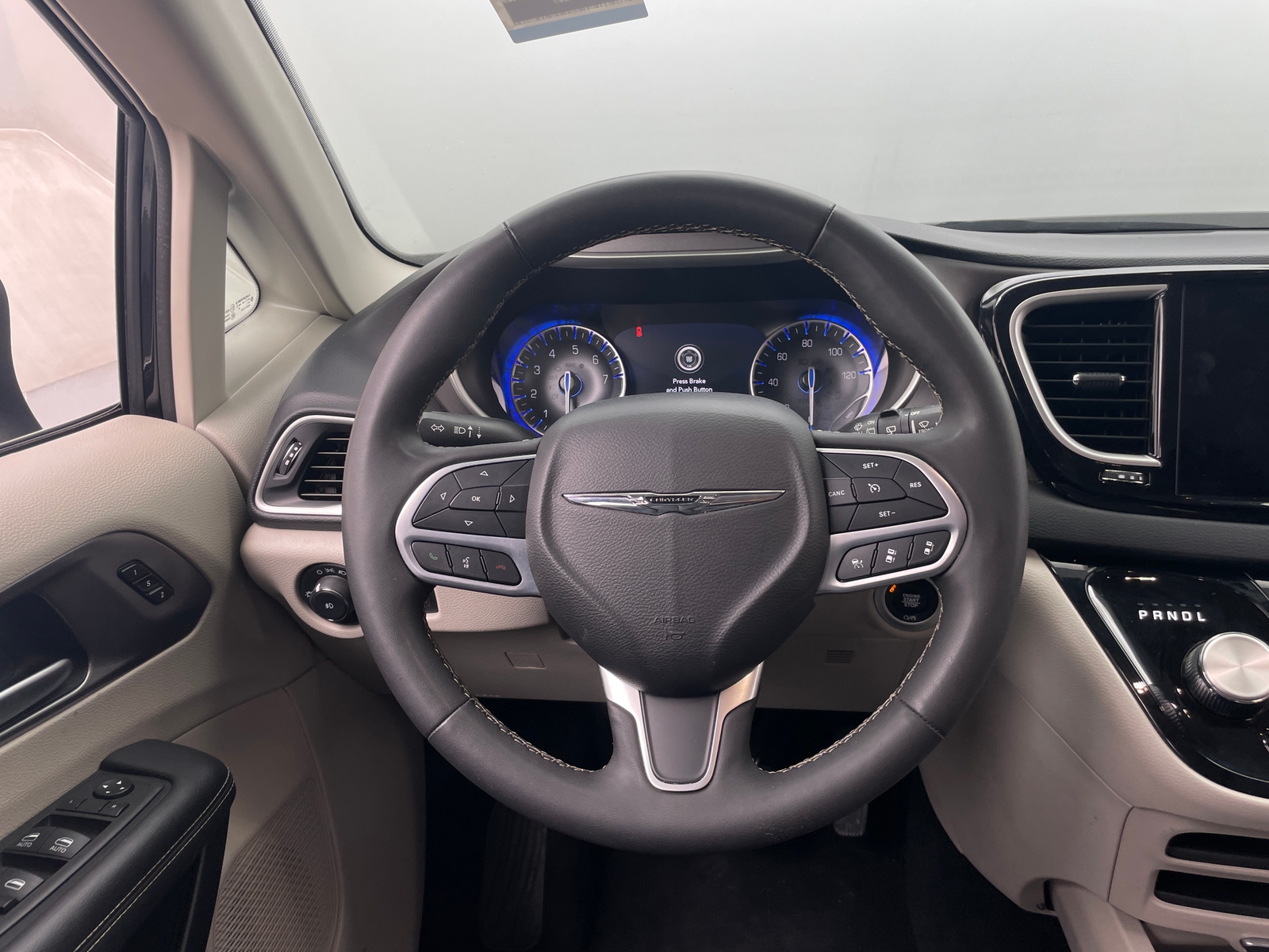 Thumbnail: 2023 Chrysler Pacifica - 4