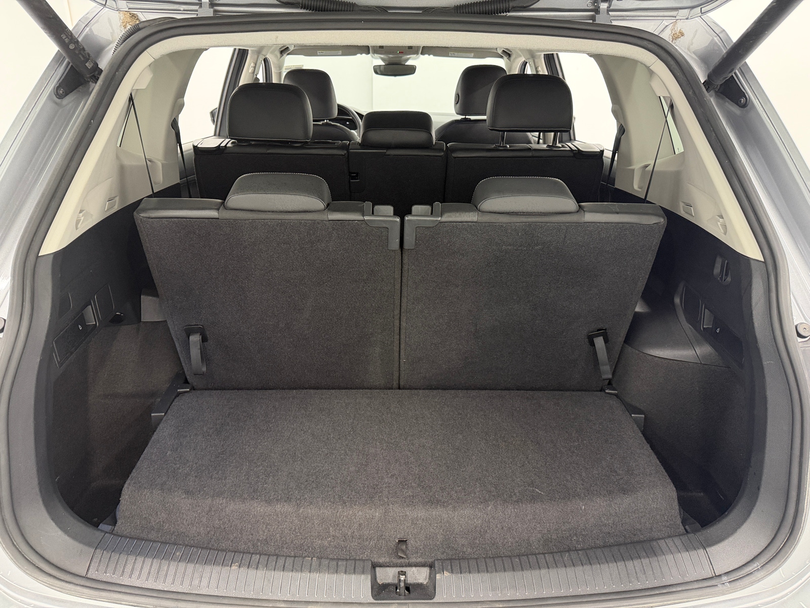 Thumbnail: 2024 Volkswagen Tiguan - 6