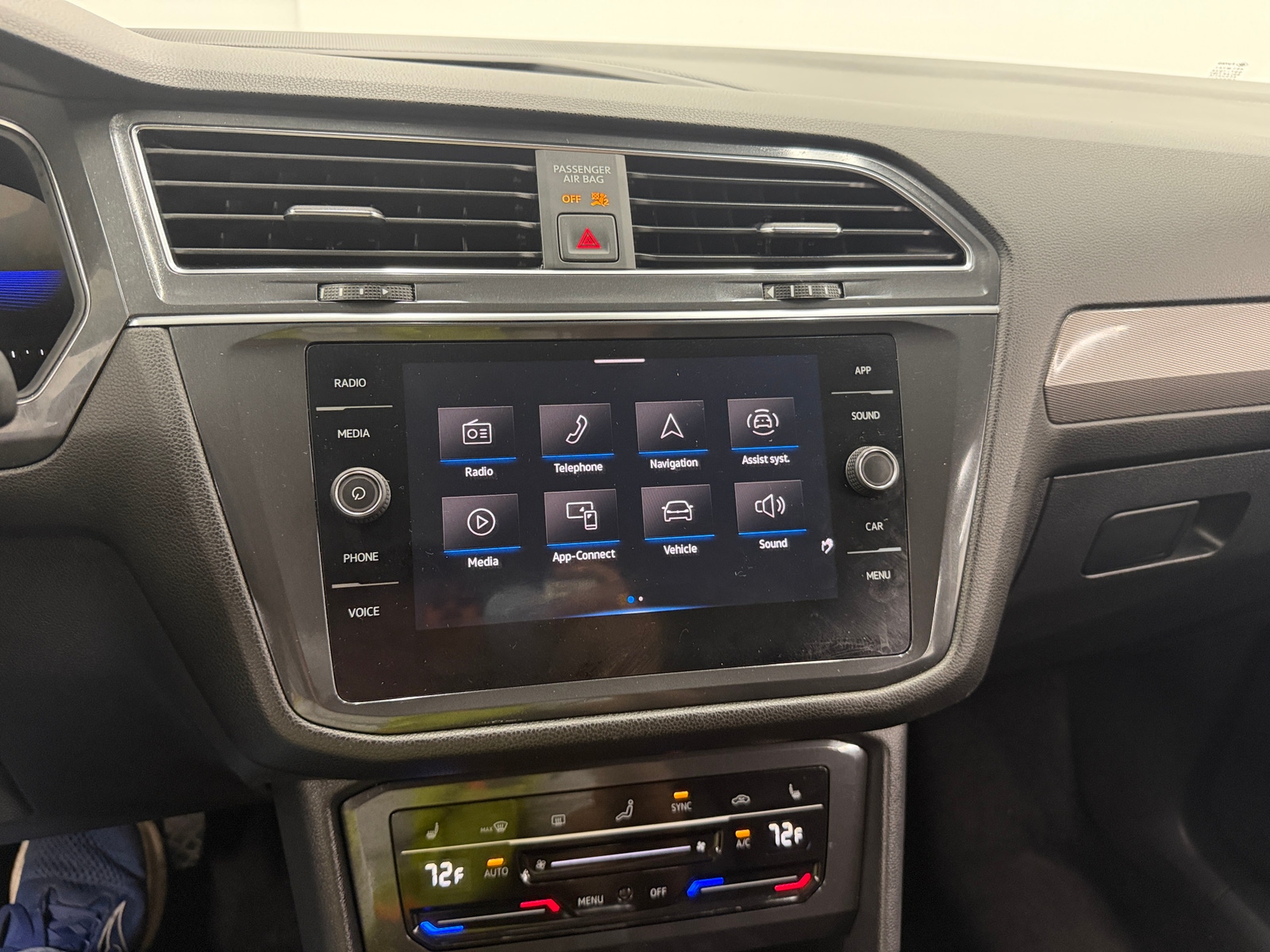 Thumbnail: 2024 Volkswagen Tiguan - 3