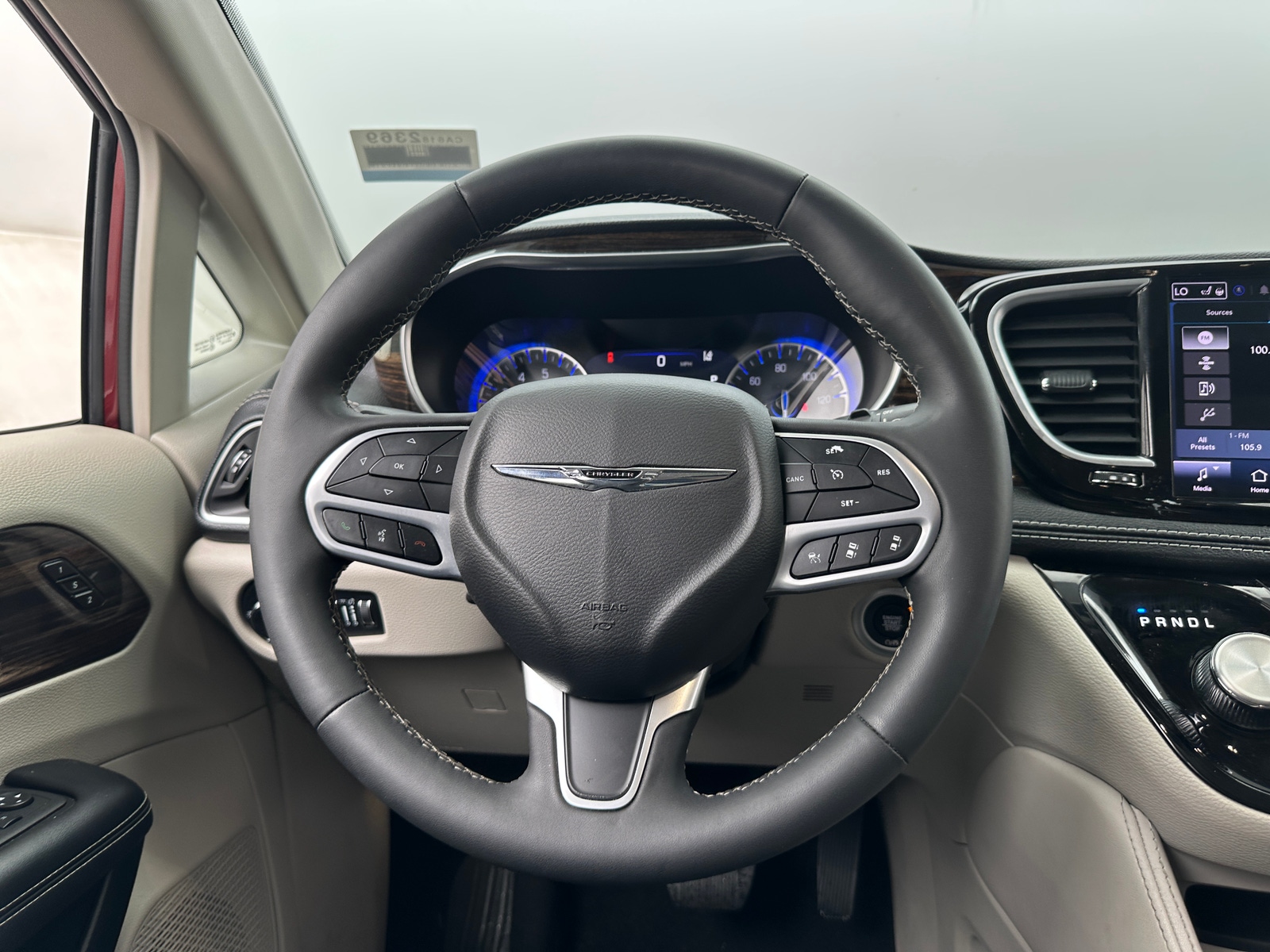 Thumbnail: 2023 Chrysler Pacifica - 4
