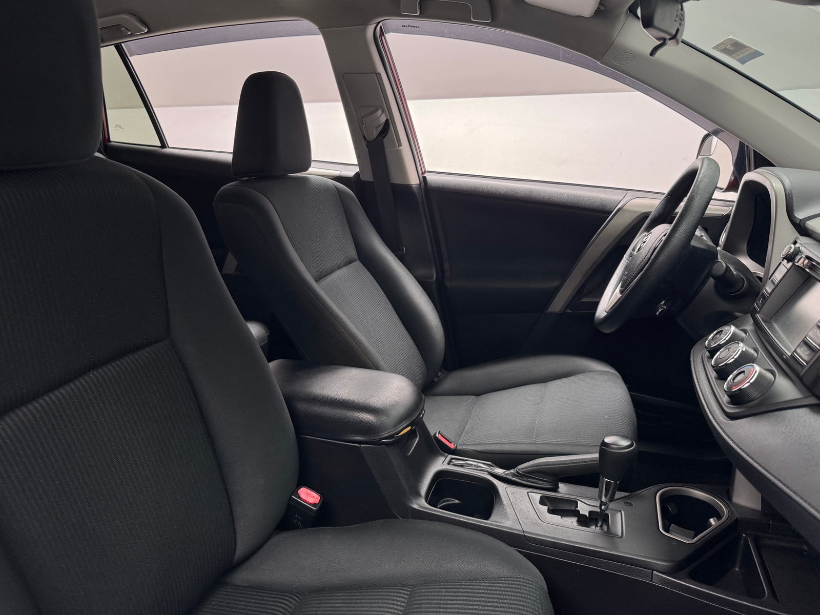 Thumbnail: 2018 Toyota RAV4 - 2