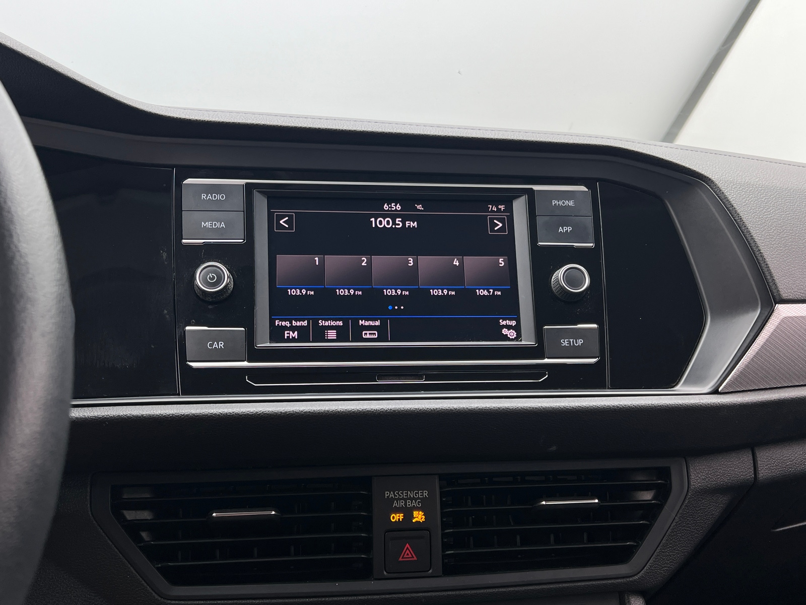 Thumbnail: 2019 Volkswagen Jetta - 4