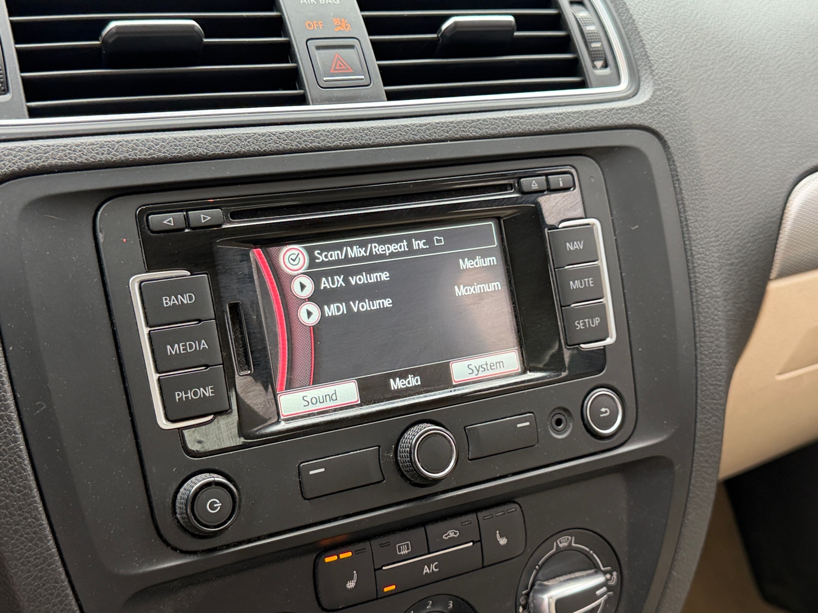 Thumbnail: 2015 Volkswagen Jetta - 3