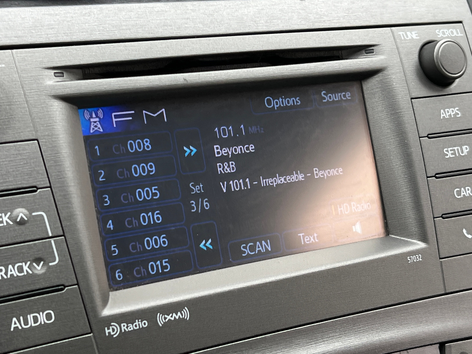 Thumbnail: 2015 Toyota Prius - 4