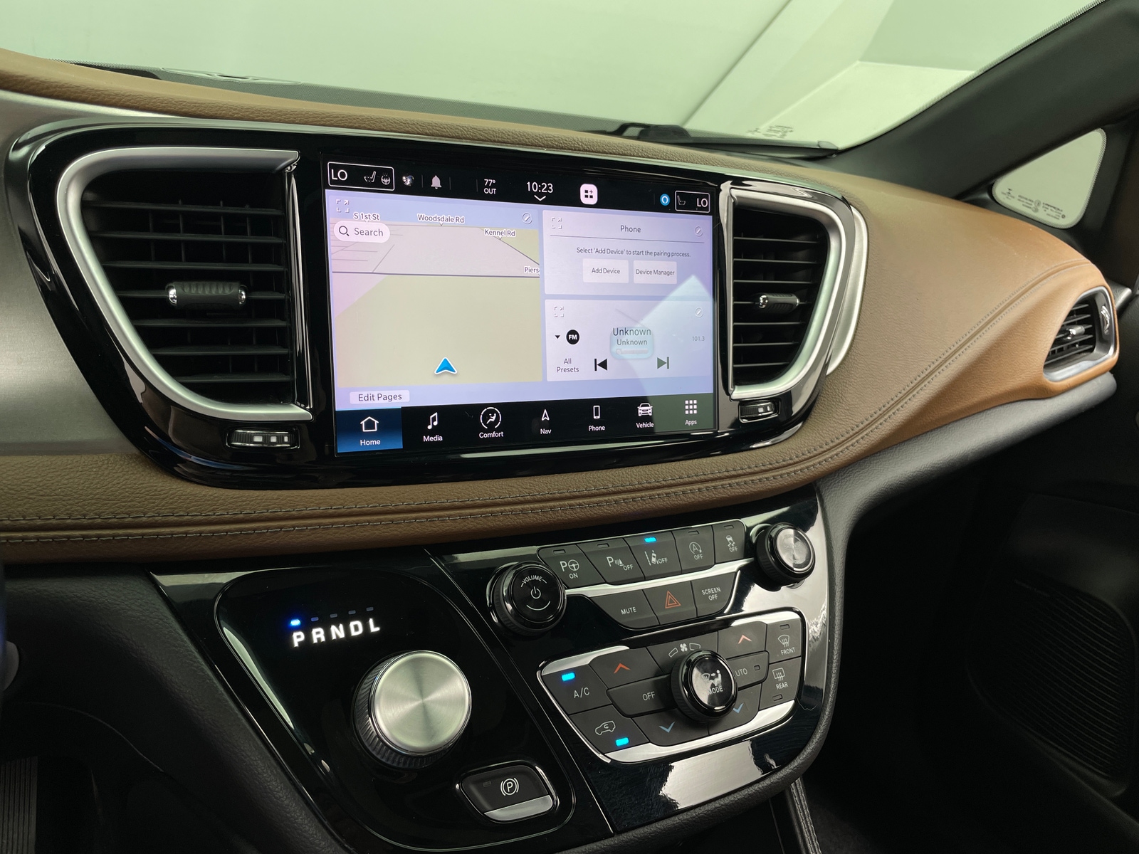 Thumbnail: 2021 Chrysler Pacifica - 3