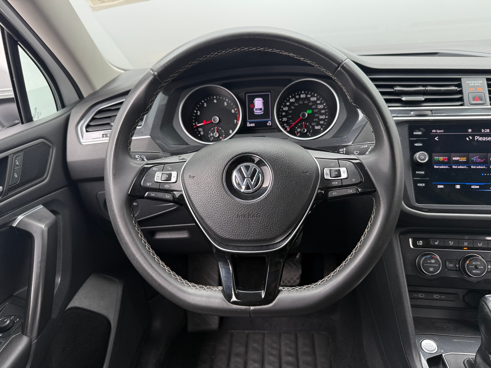 Thumbnail: 2021 Volkswagen Tiguan - 4