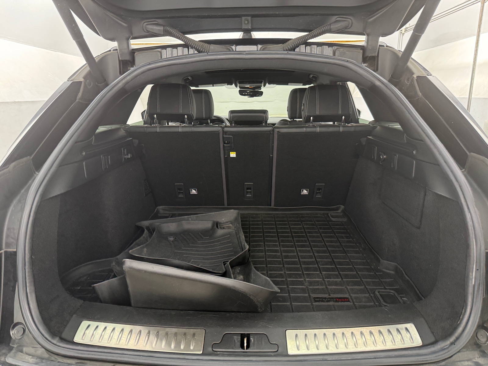 Thumbnail: 2018 Land Rover Range Rover Velar - 6