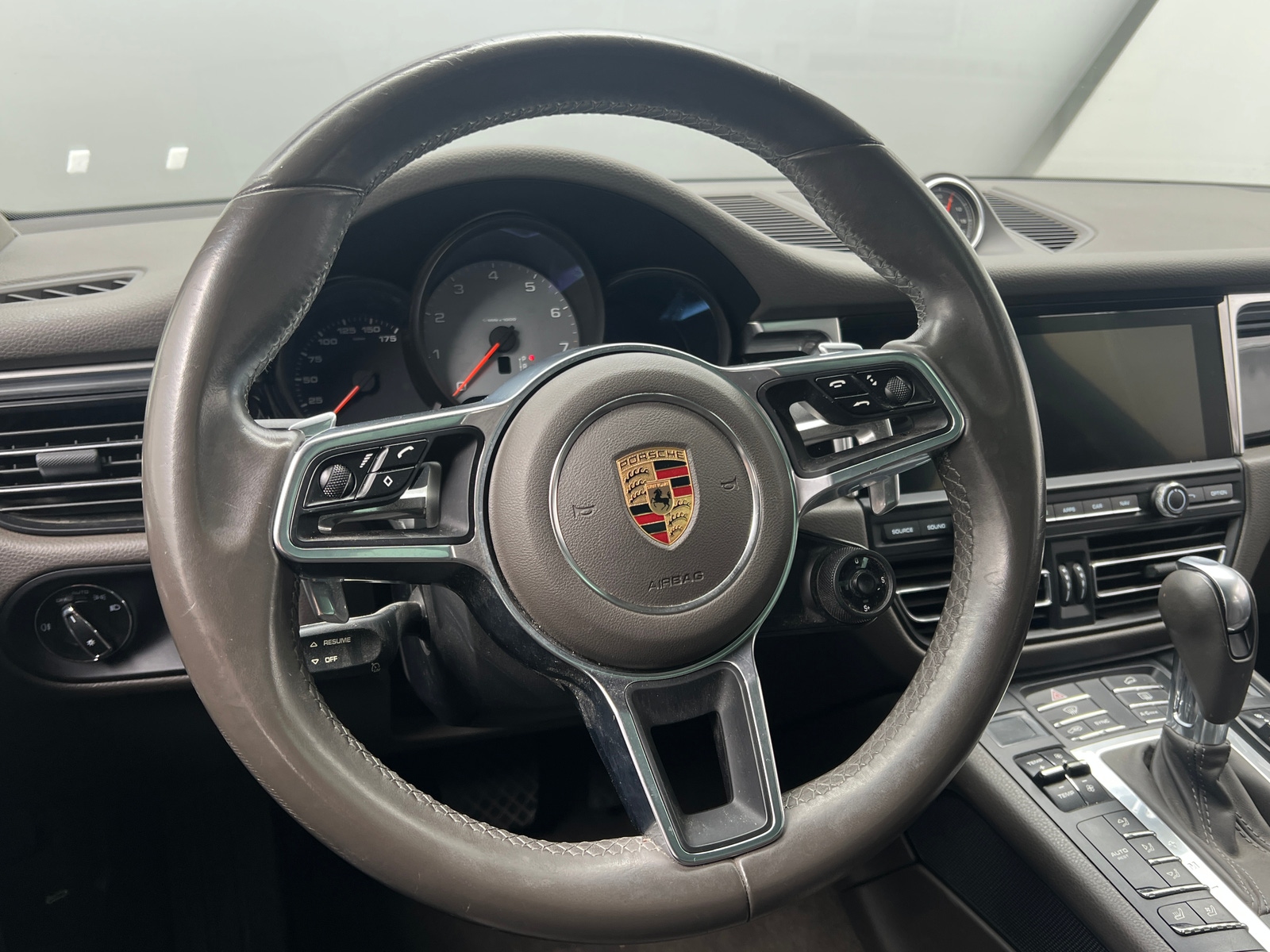 Thumbnail: 2019 Porsche Macan - 4