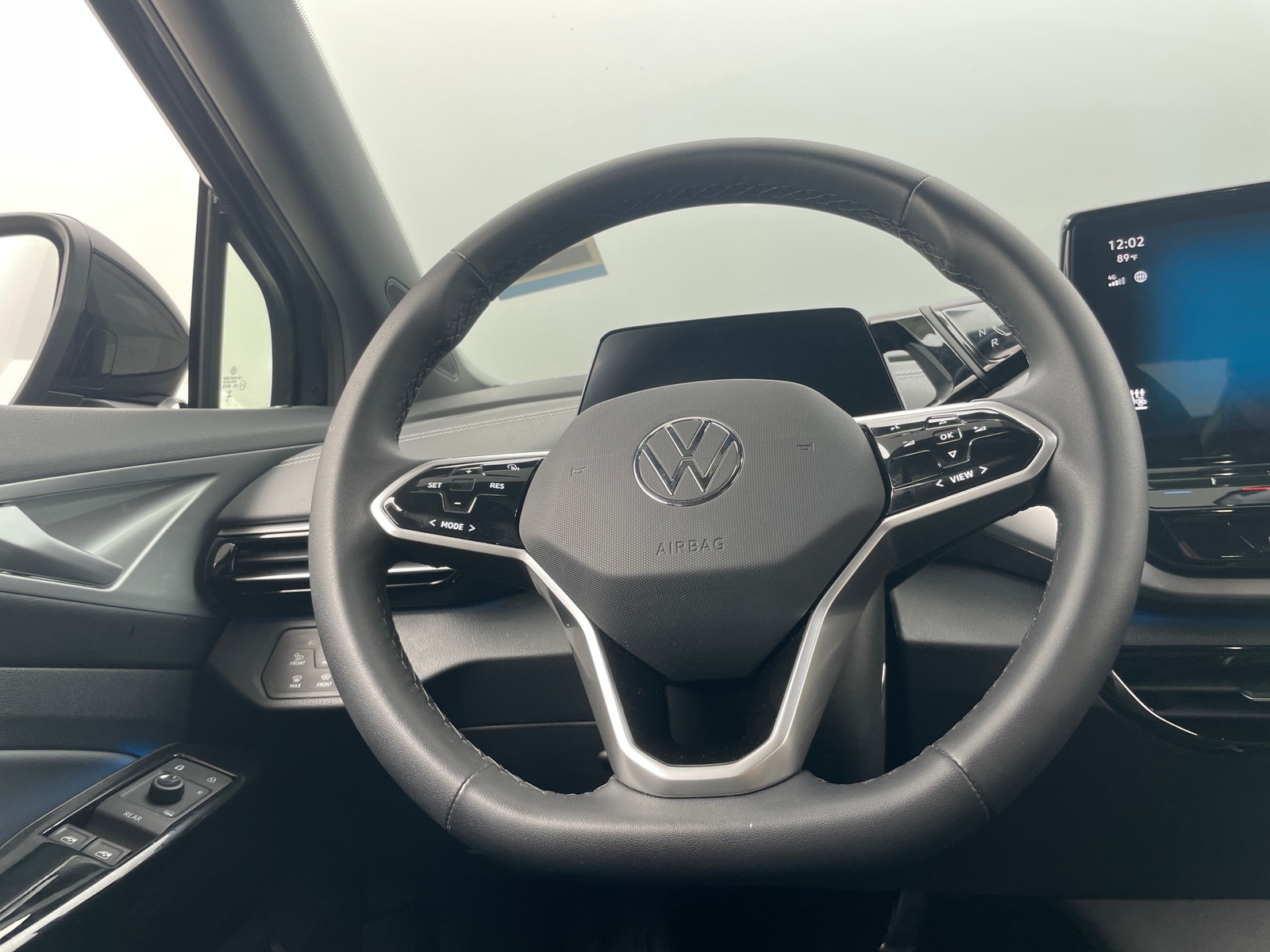 Thumbnail: 2023 Volkswagen ID.4 - 4