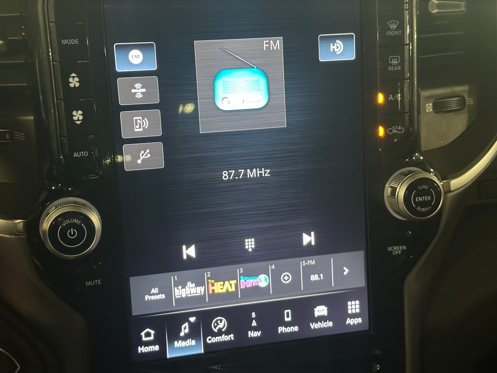 Thumbnail: 2025 RAM 1500 - 4