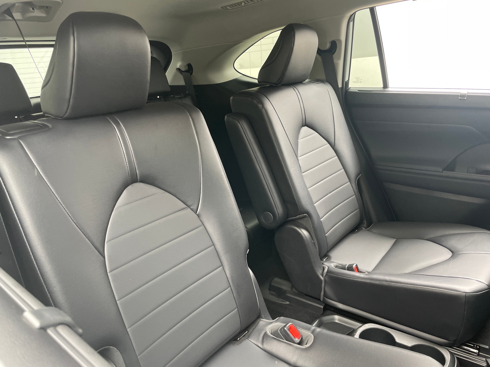 Thumbnail: 2022 Toyota Highlander - 5