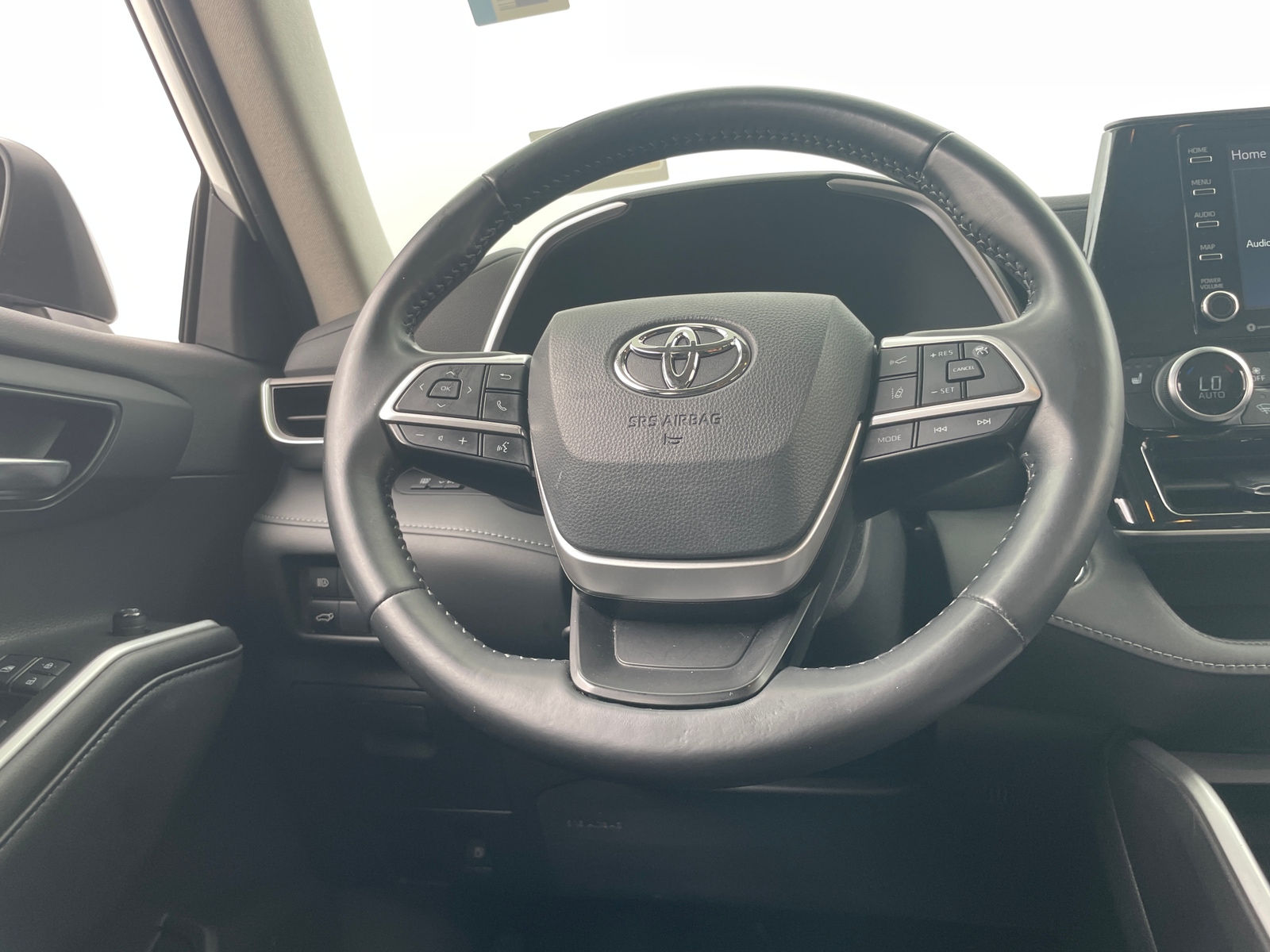 Thumbnail: 2022 Toyota Highlander - 4