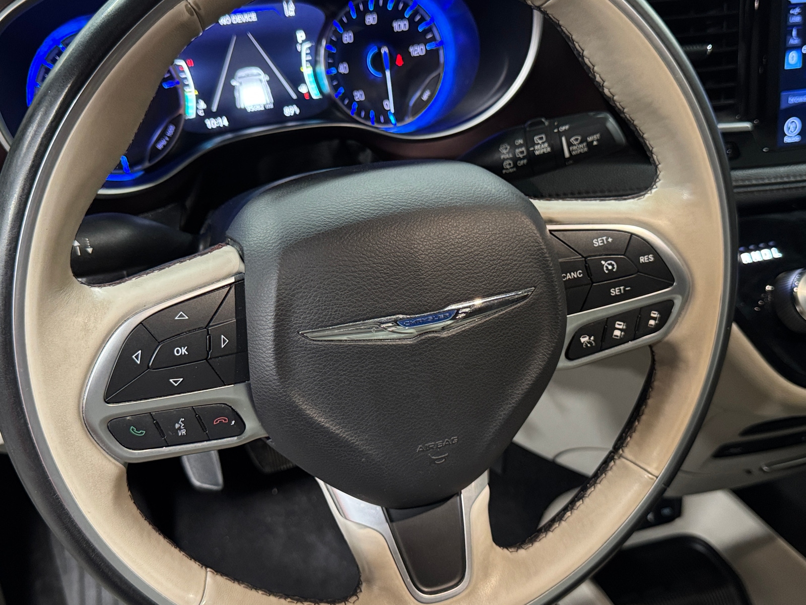 Thumbnail: 2017 Chrysler Pacifica - 4