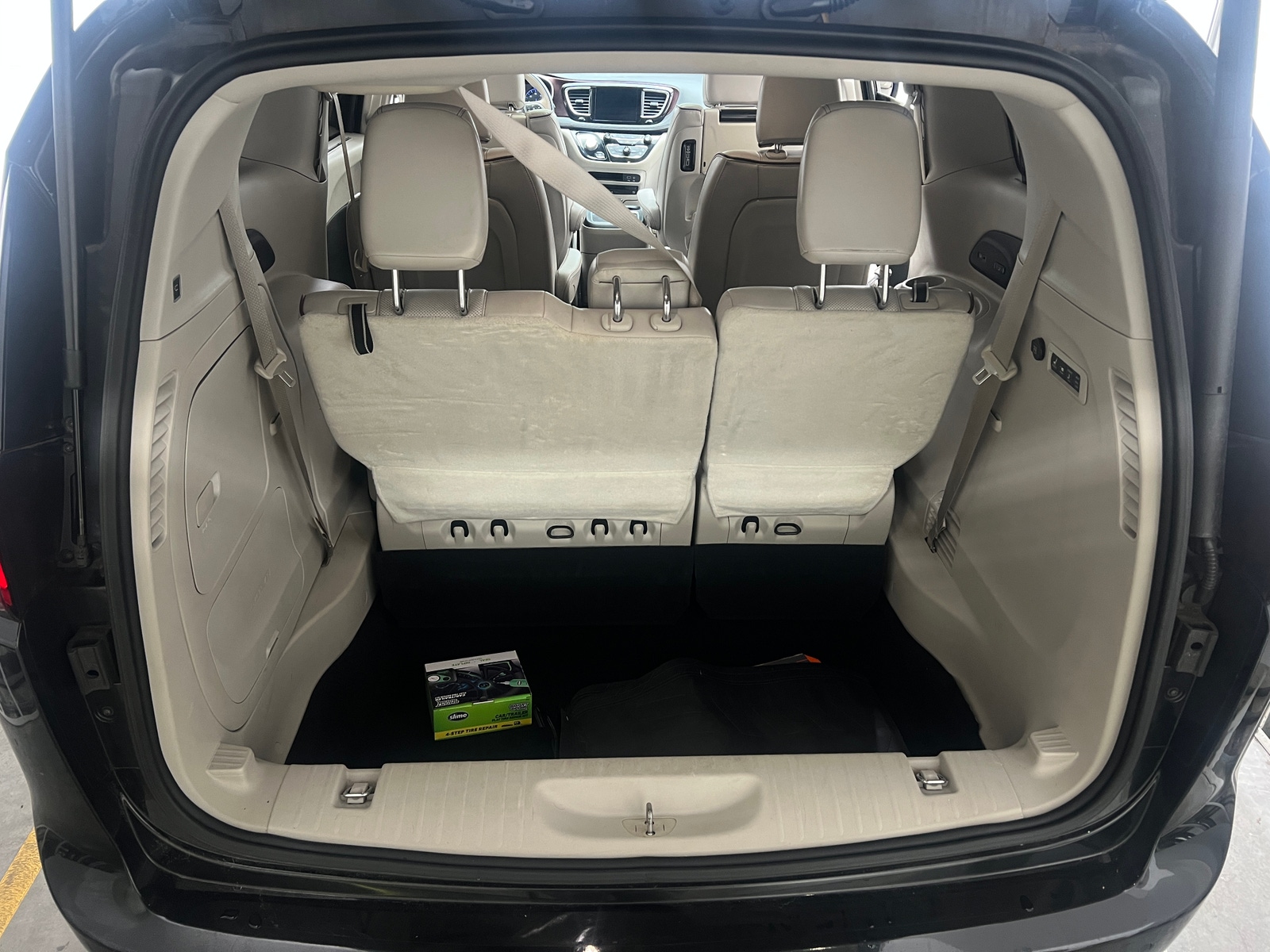 Thumbnail: 2017 Chrysler Pacifica - 6