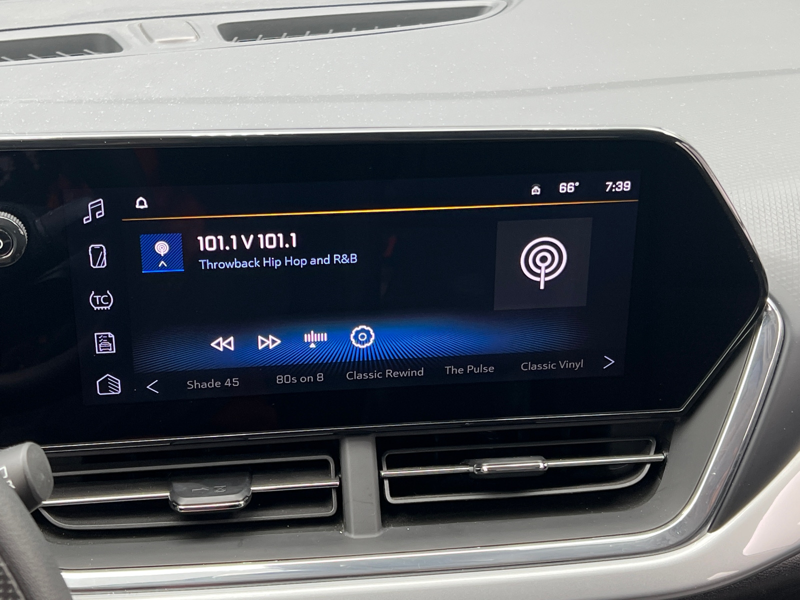 Thumbnail: 2025 Chevrolet Trax - 4