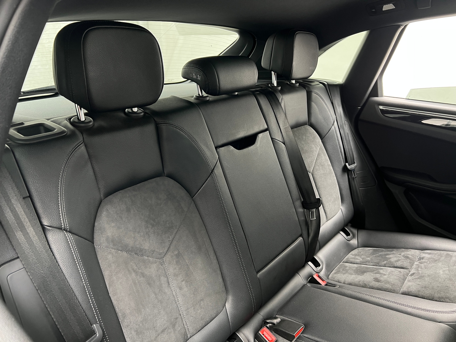 Thumbnail: 2017 Porsche Macan - 5