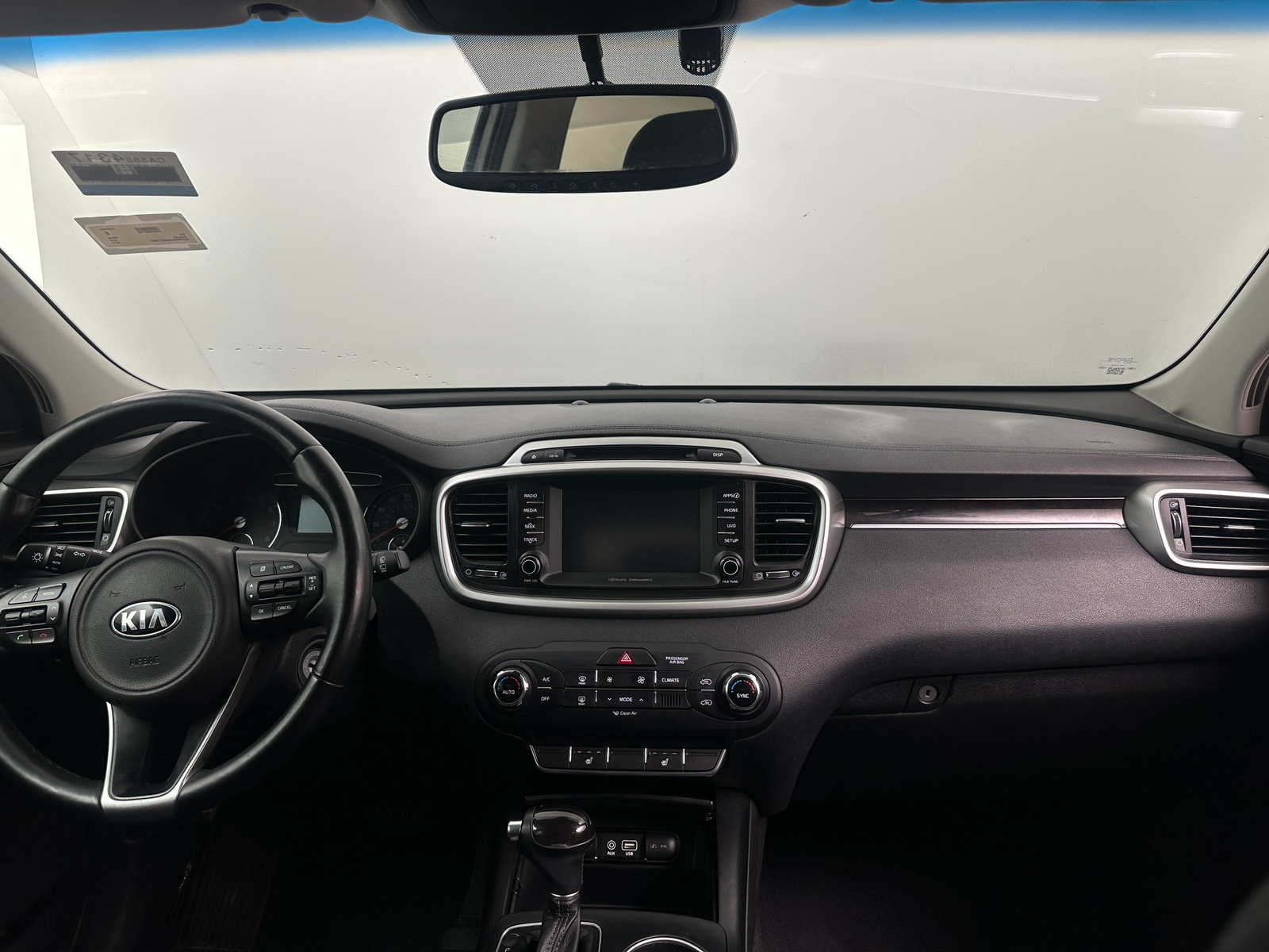 Thumbnail: 2017 Kia Sorento - 3