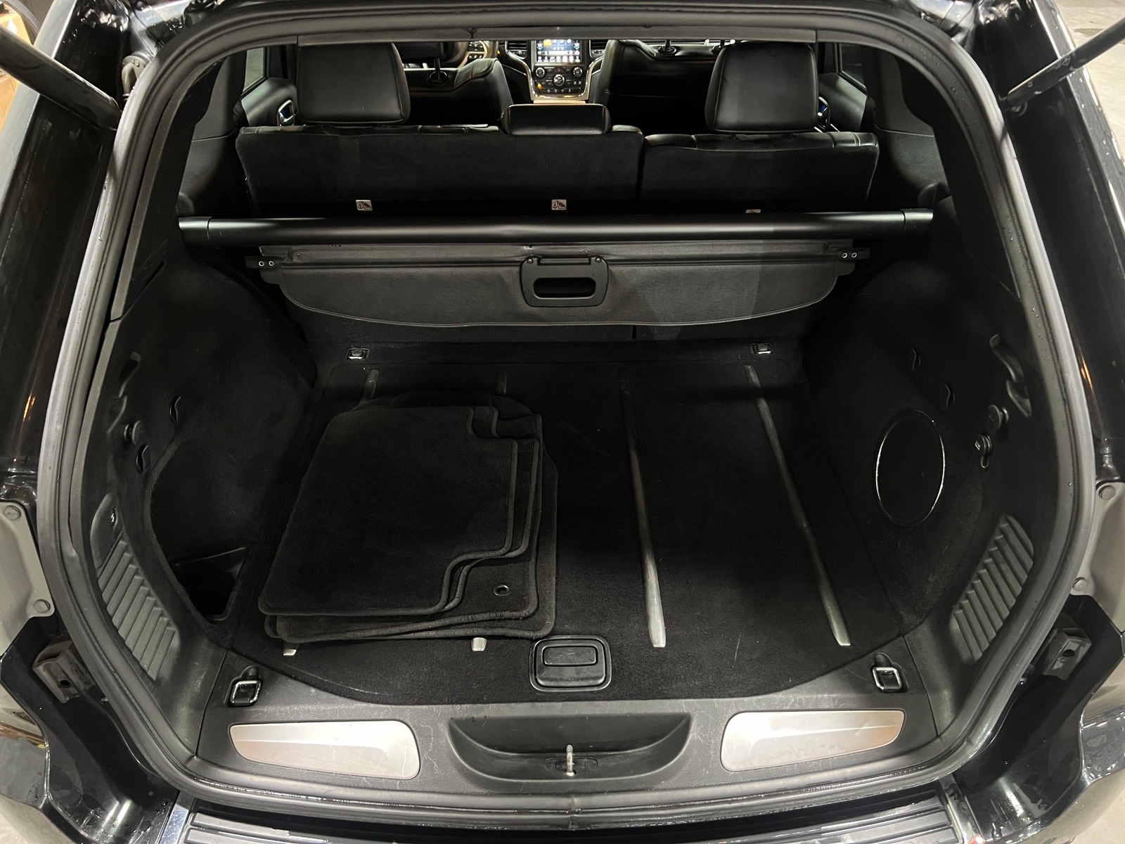 Thumbnail: 2015 Jeep Grand Cherokee - 6