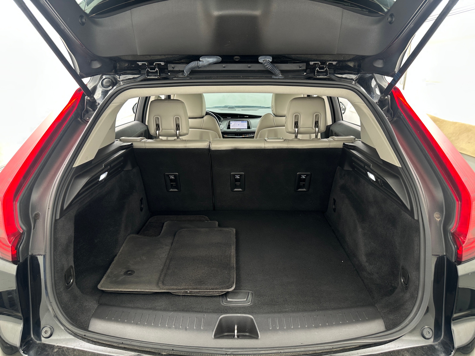 Thumbnail: 2019 Cadillac XT4 - 6