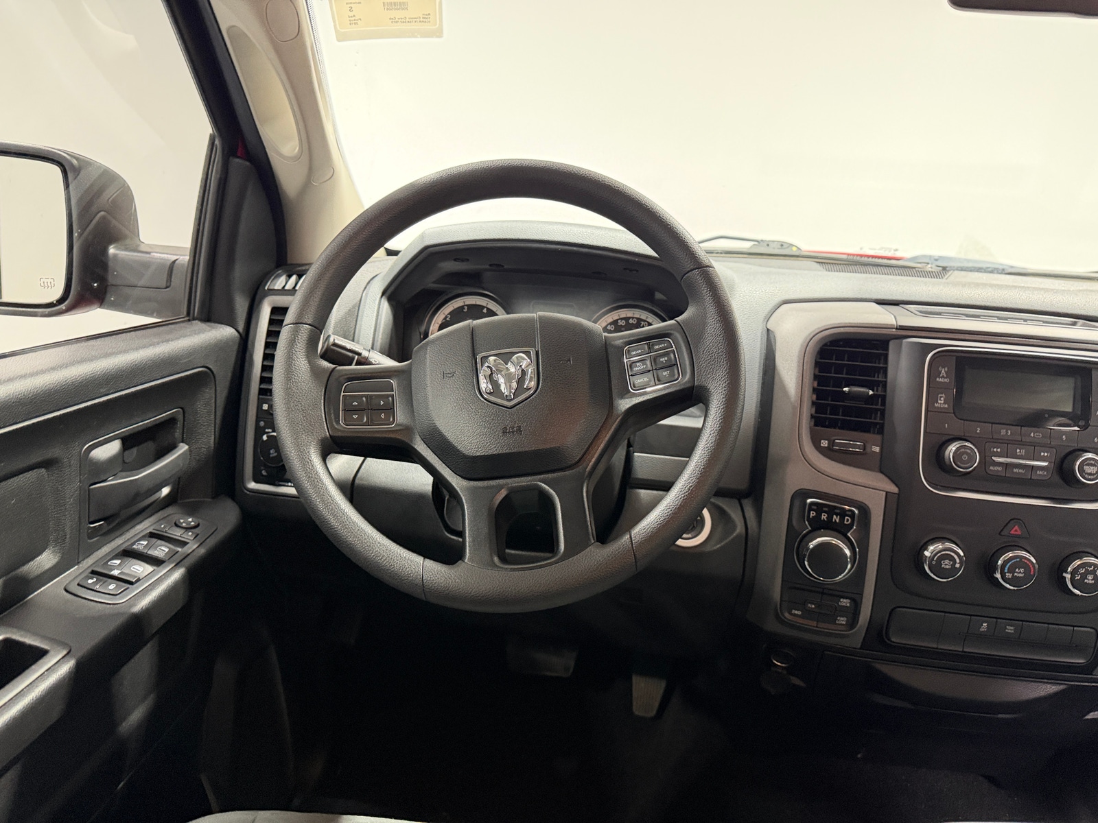 Thumbnail: 2019 RAM 1500 Classic - 4