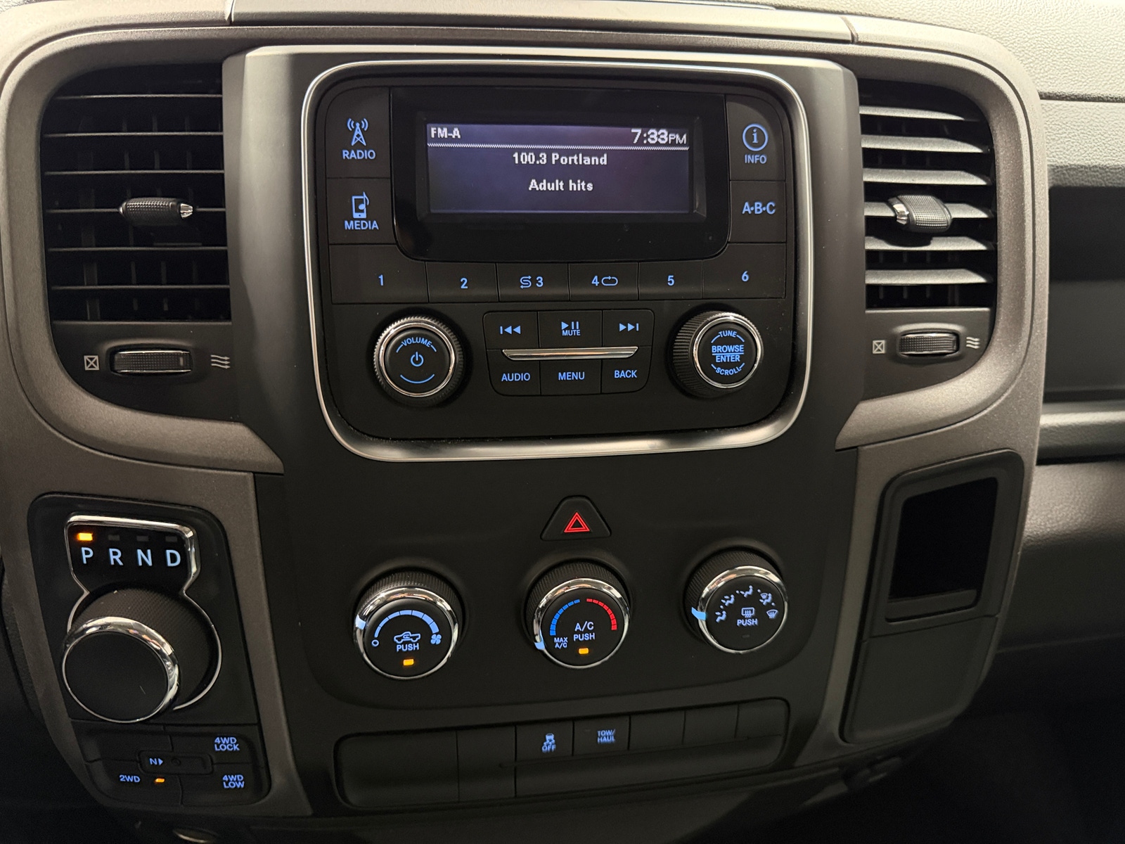 Thumbnail: 2019 RAM 1500 Classic - 3