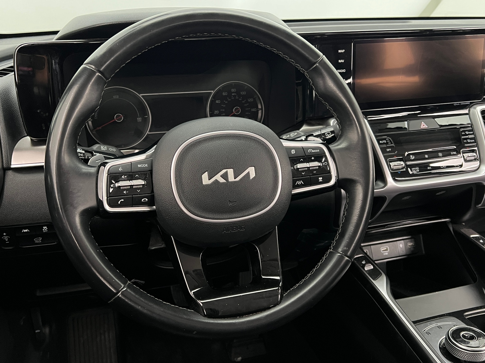 Thumbnail: 2022 Kia Sorento - 4