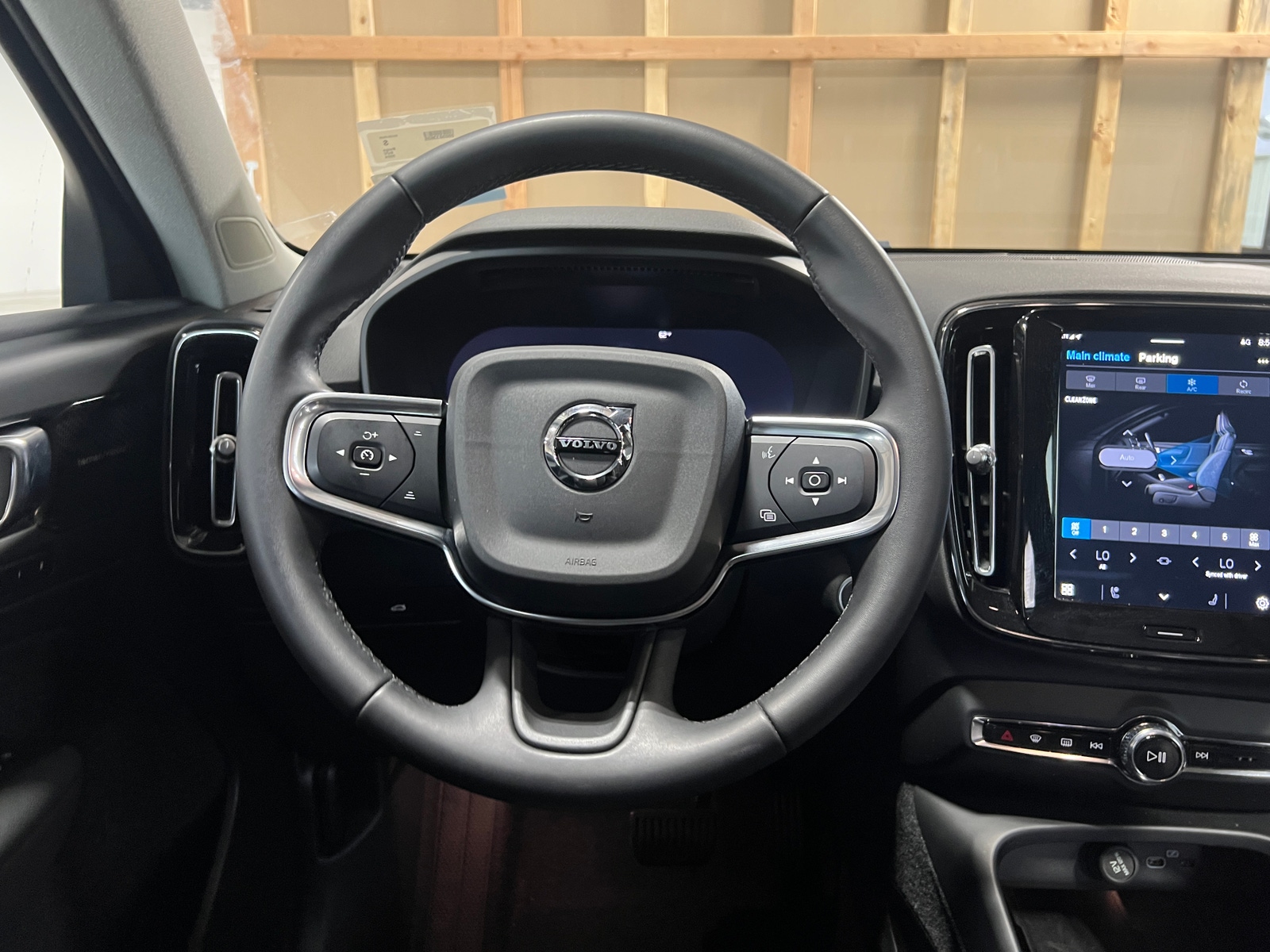 Thumbnail: 2024 Volvo XC40 - 4