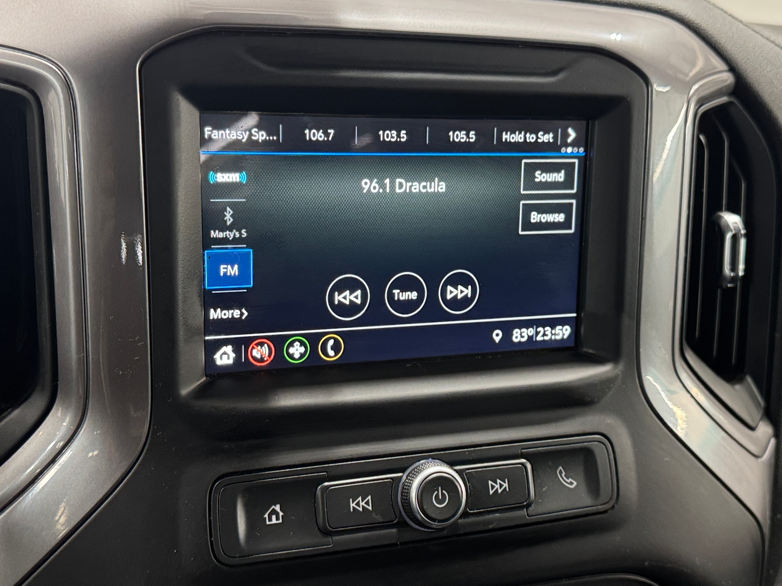 Thumbnail: 2019 Chevrolet Silverado 1500 - 4