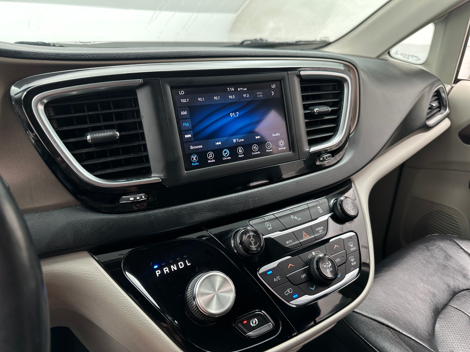 Thumbnail: 2019 Chrysler Pacifica - 3