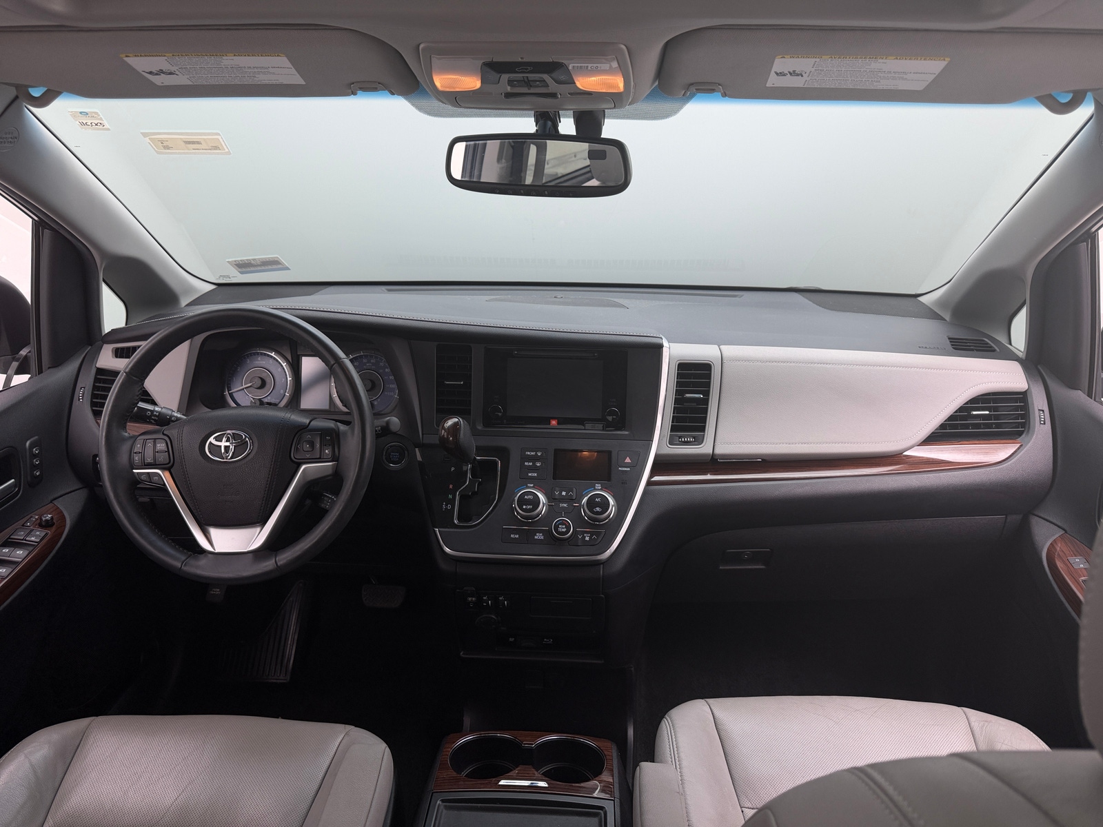Thumbnail: 2017 Toyota Sienna - 2