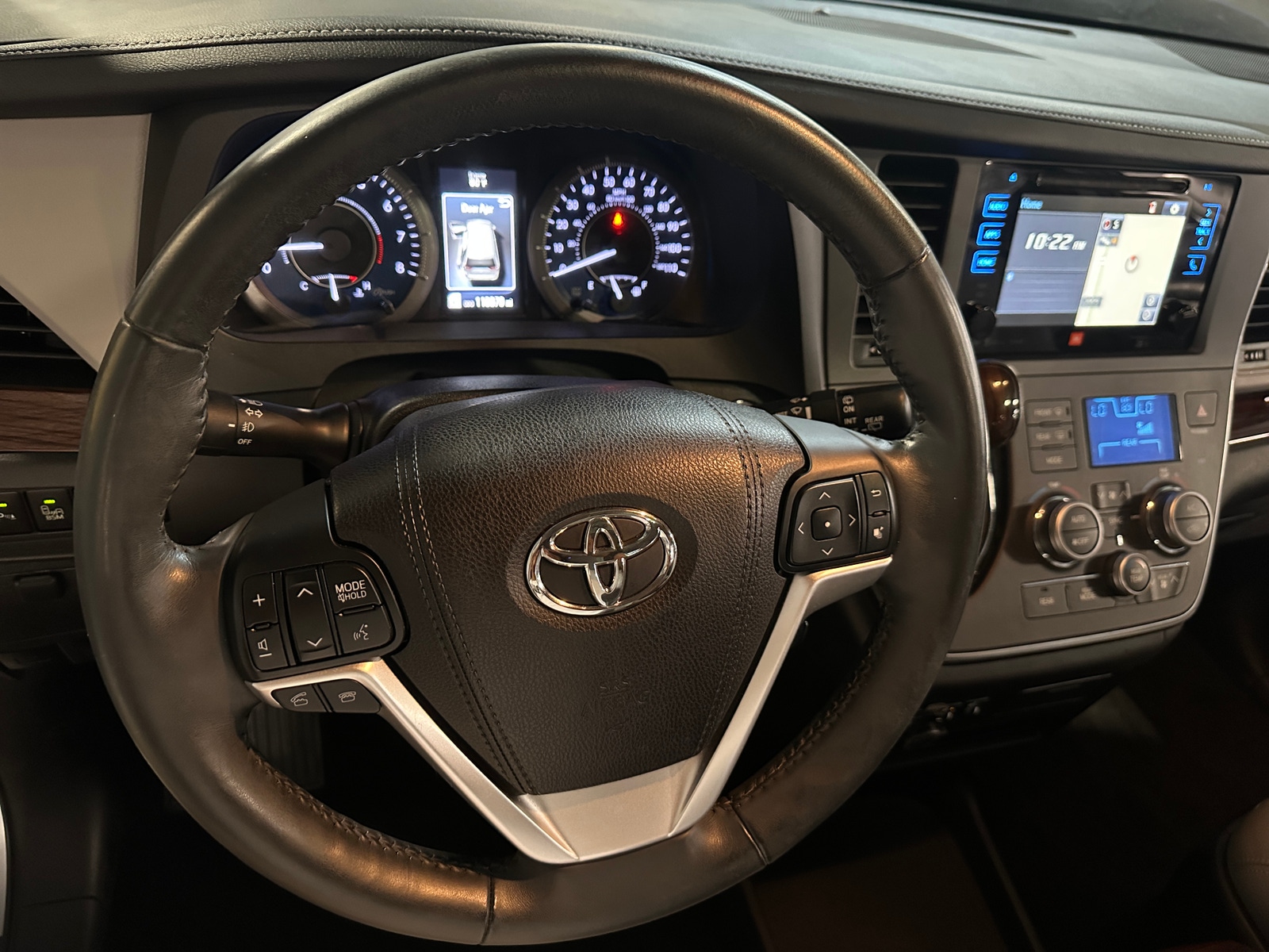 Thumbnail: 2017 Toyota Sienna - 4