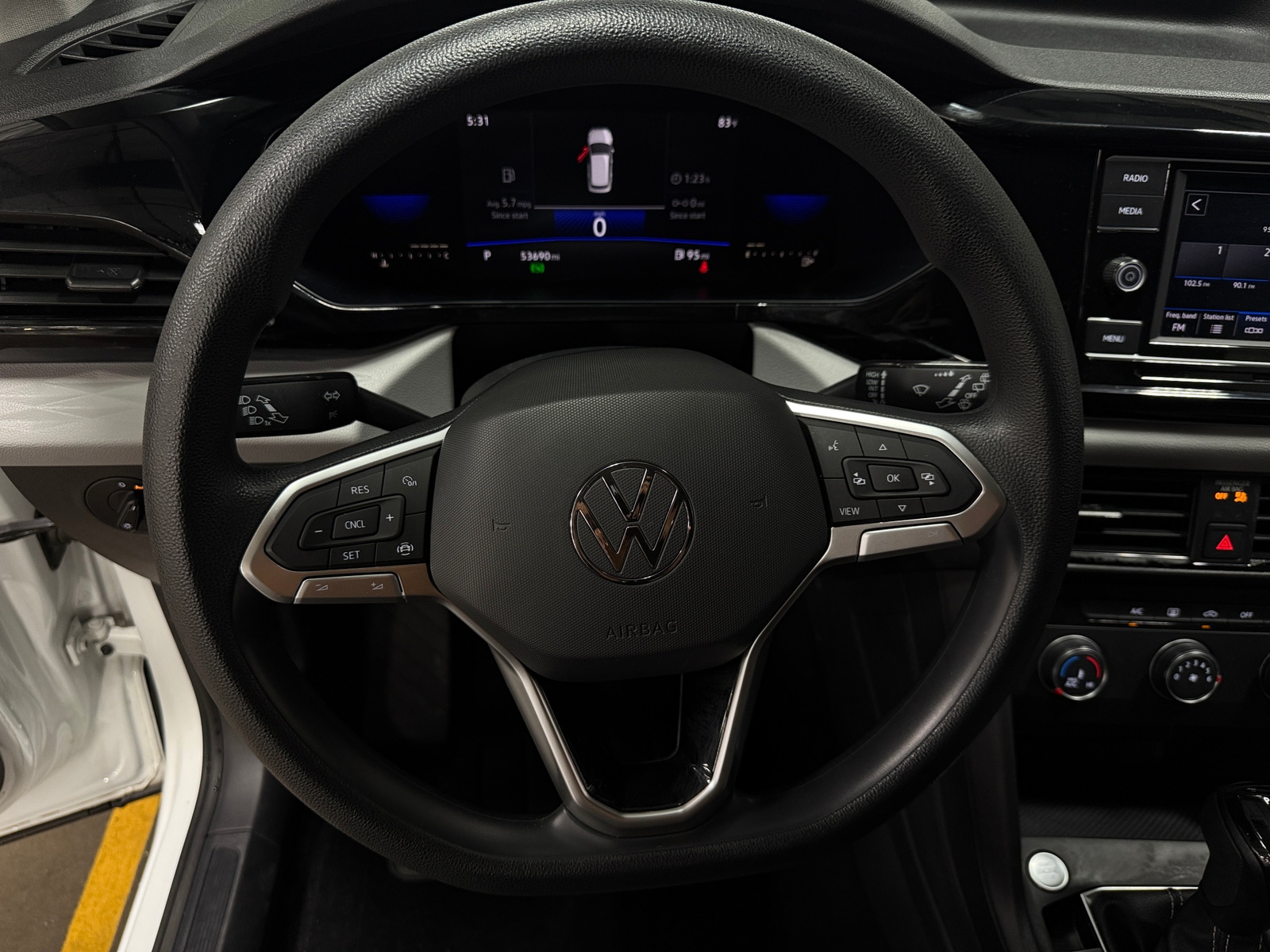 Thumbnail: 2022 Volkswagen Taos - 5