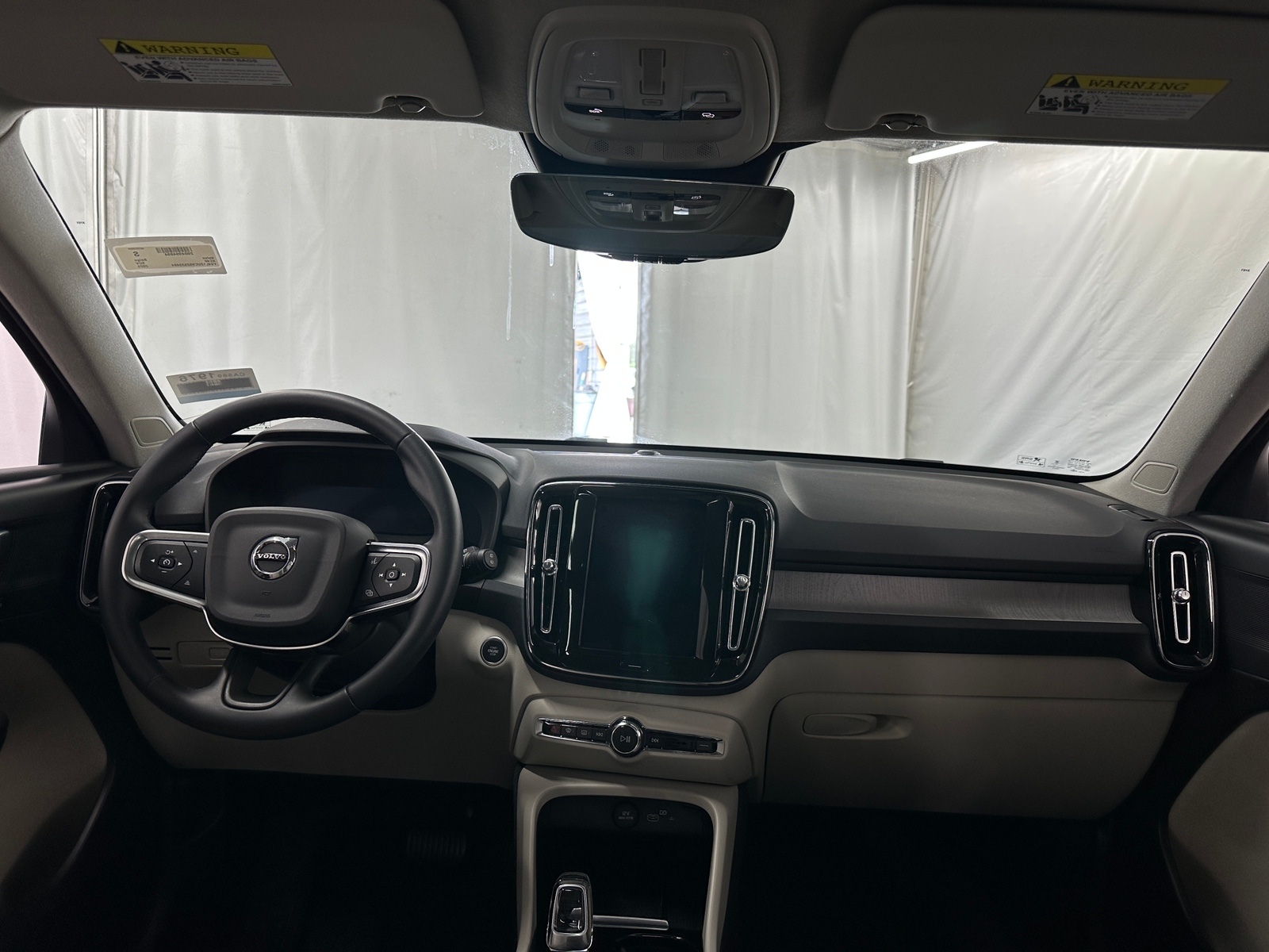 Thumbnail: 2025 Volvo XC40 - 2