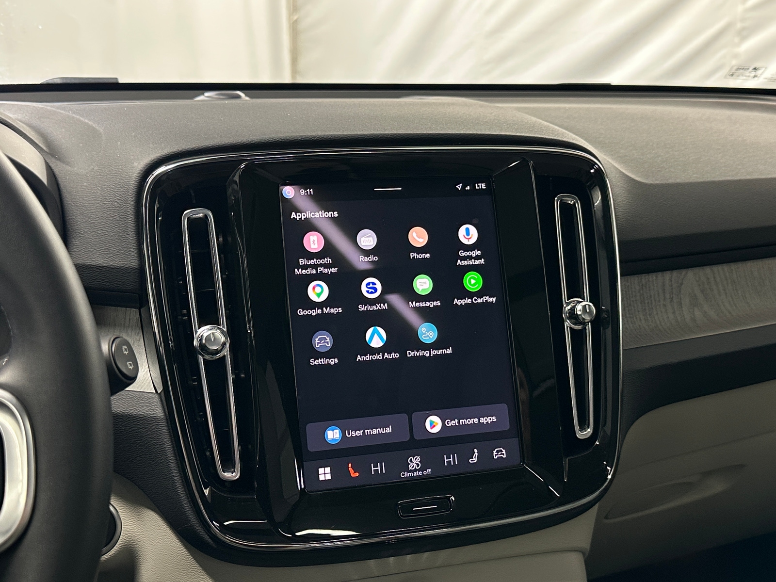 Thumbnail: 2025 Volvo XC40 - 3
