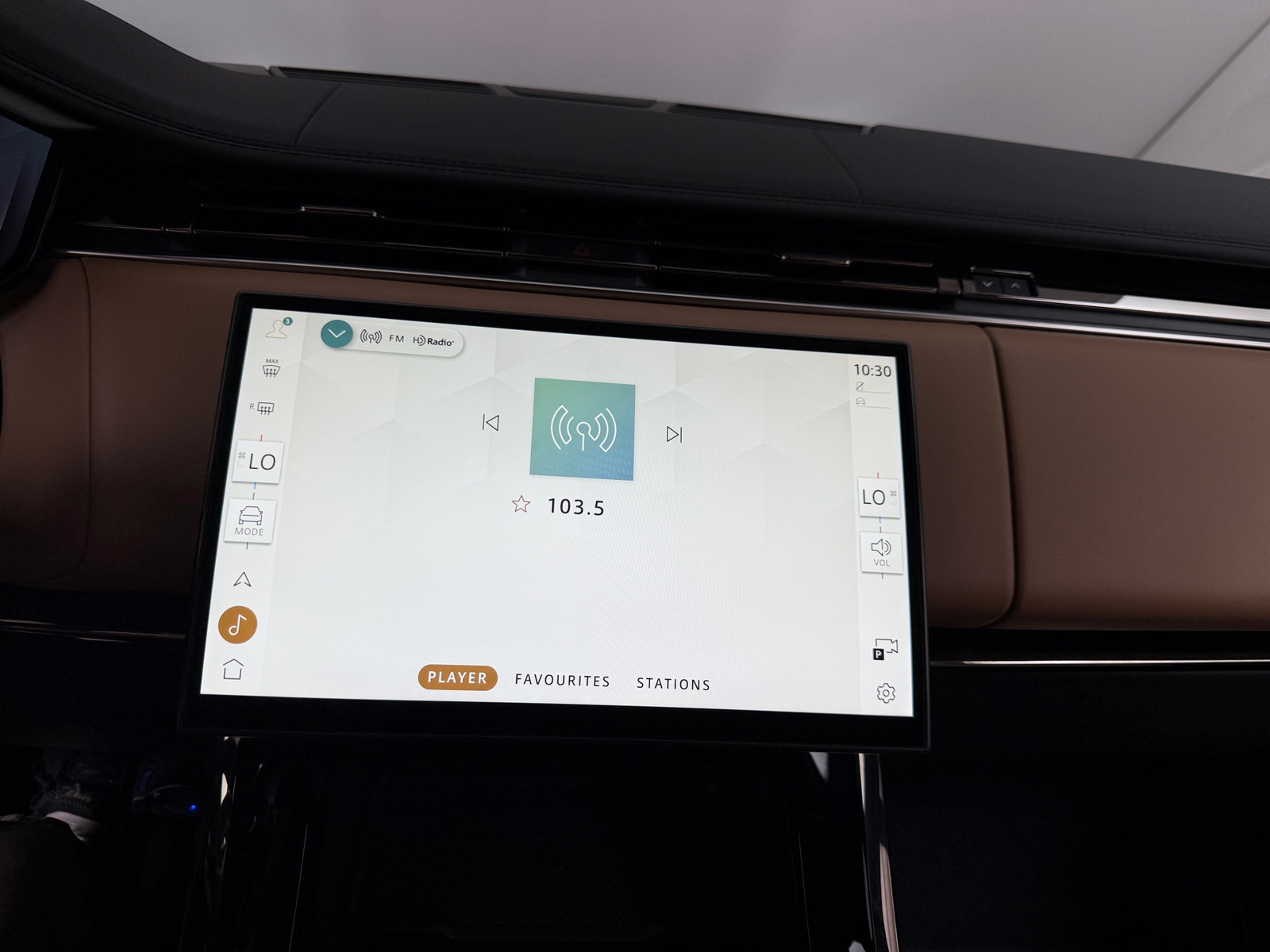 Thumbnail: 2024 Land Rover Range Rover Sport - 3