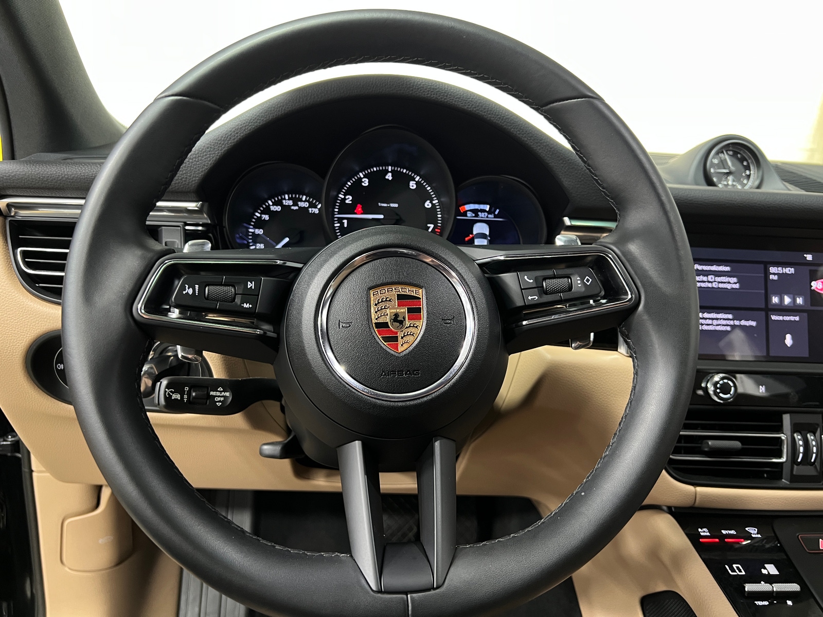 Thumbnail: 2025 Porsche Macan - 4
