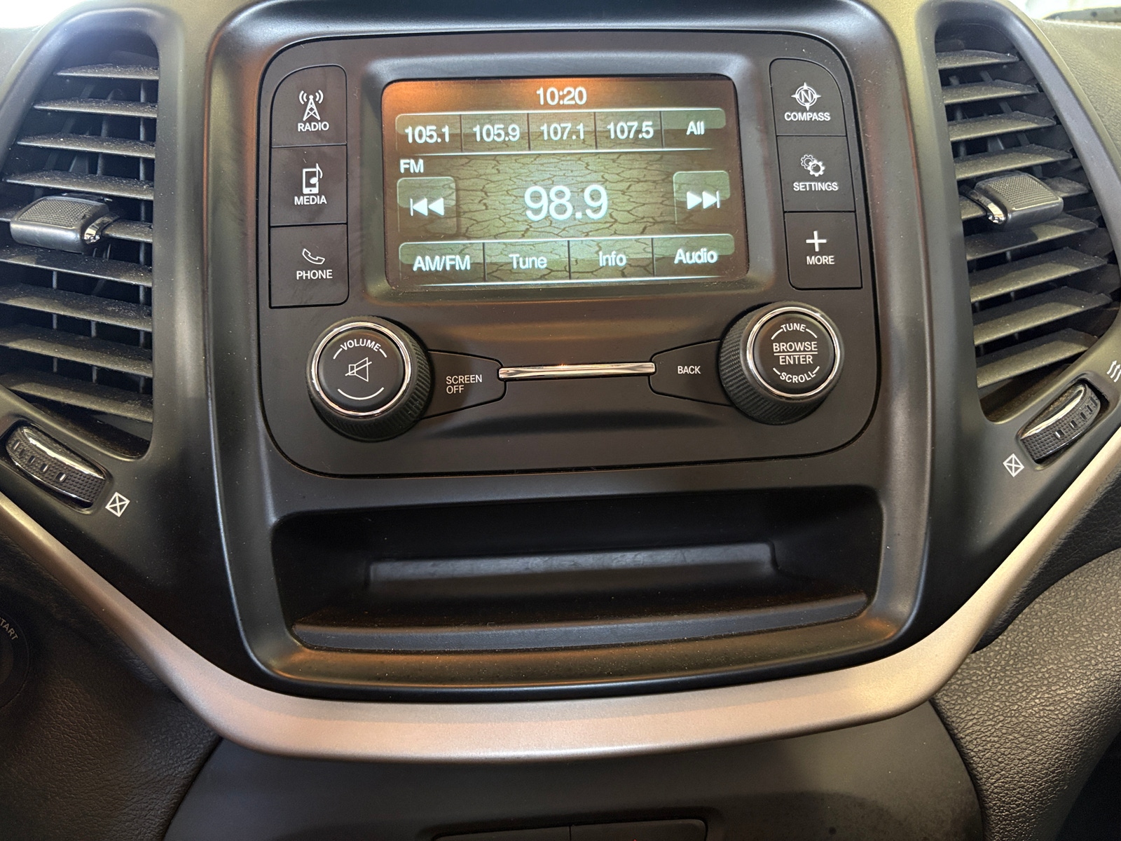 Thumbnail: 2018 Jeep Cherokee - 4
