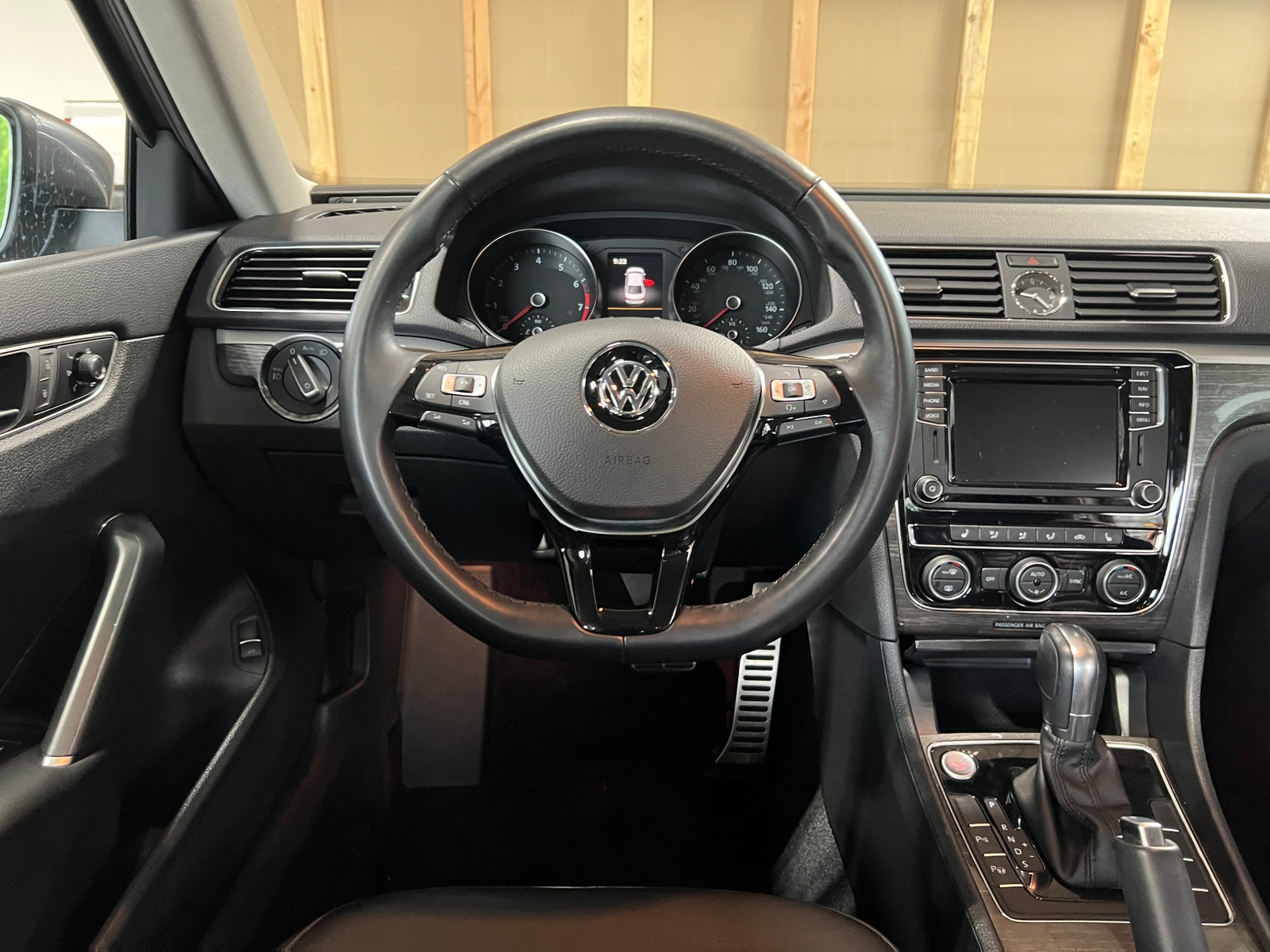 Thumbnail: 2017 Volkswagen Passat - 4