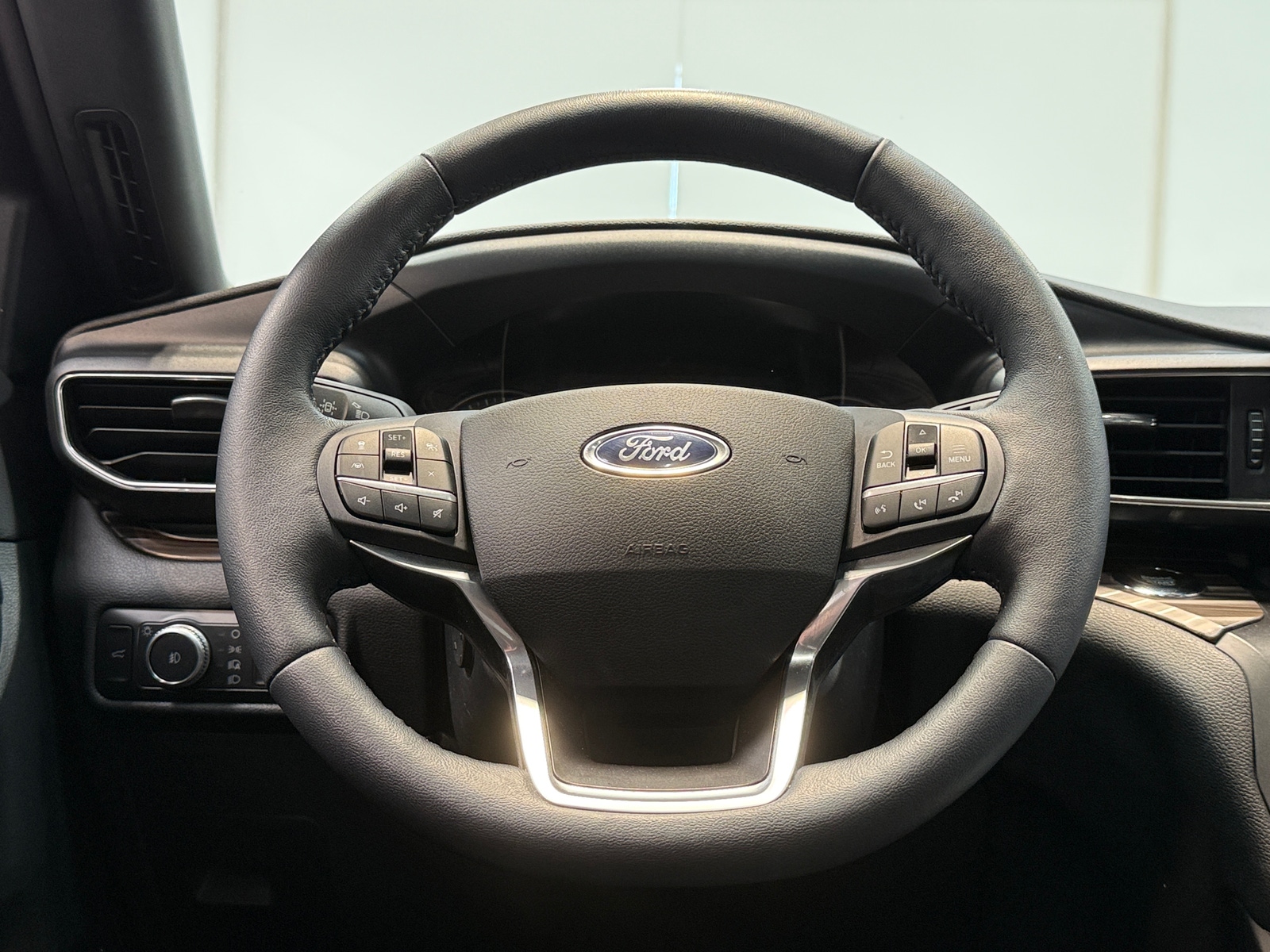 Thumbnail: 2020 Ford Explorer - 4